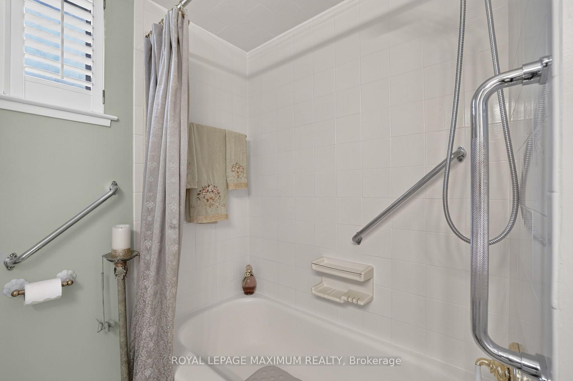Photo 20 of 42 Pergola Road, Etobicoke, West Humber-Clairville — HOMEH