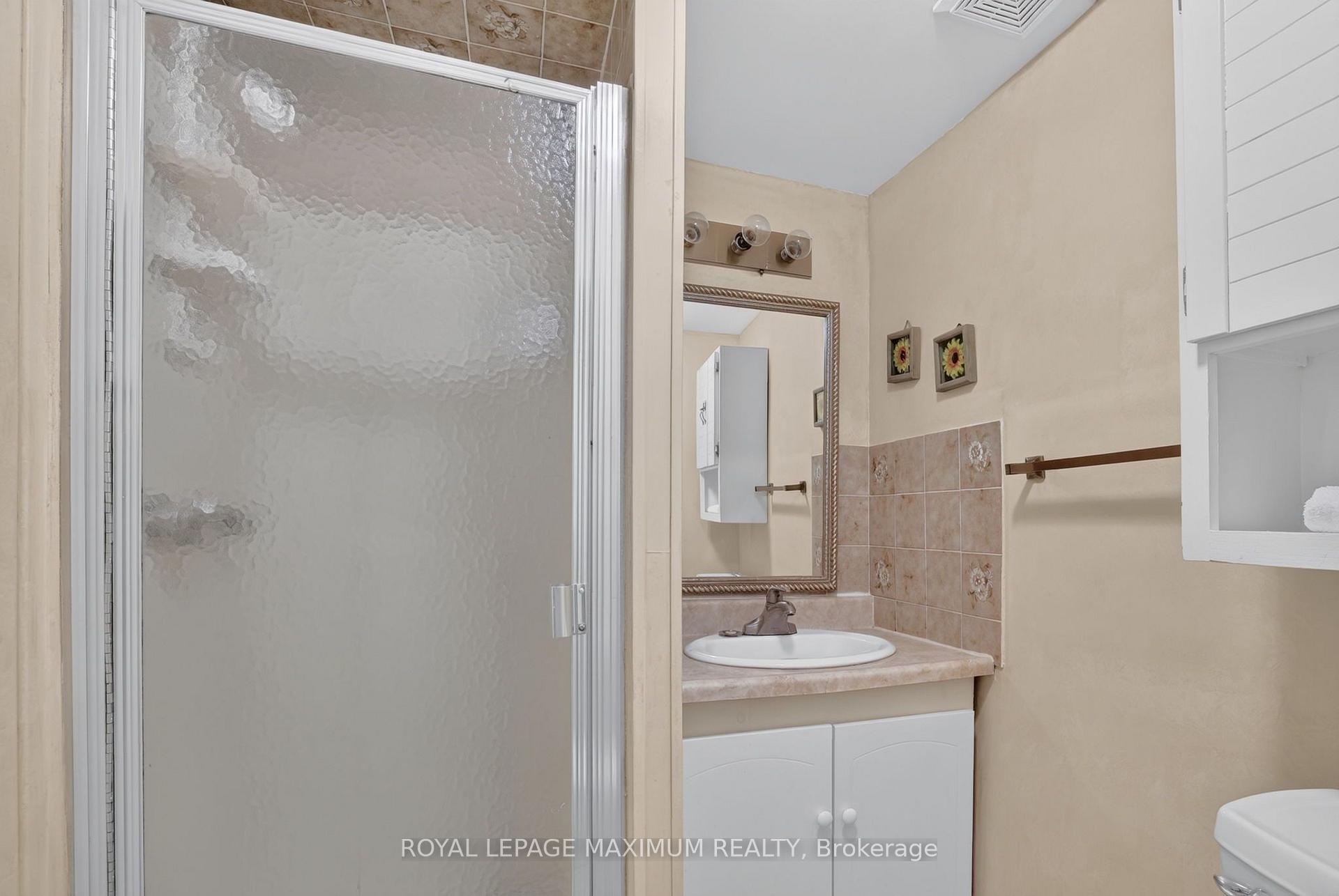 Photo 28 of 42 Pergola Road, Etobicoke, West Humber-Clairville — HOMEH
