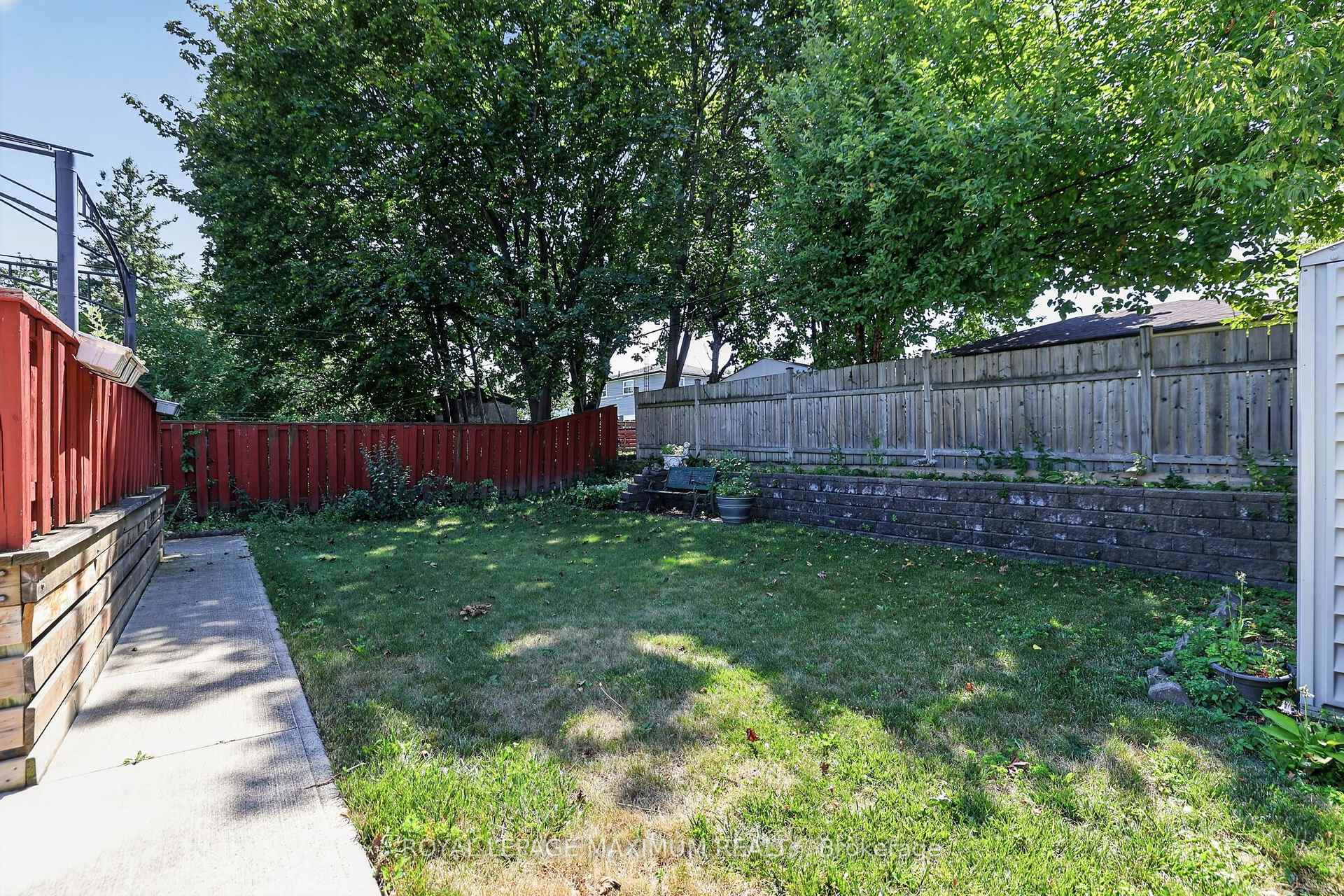 Photo 33 of 42 Pergola Road, Etobicoke, West Humber-Clairville — HOMEH