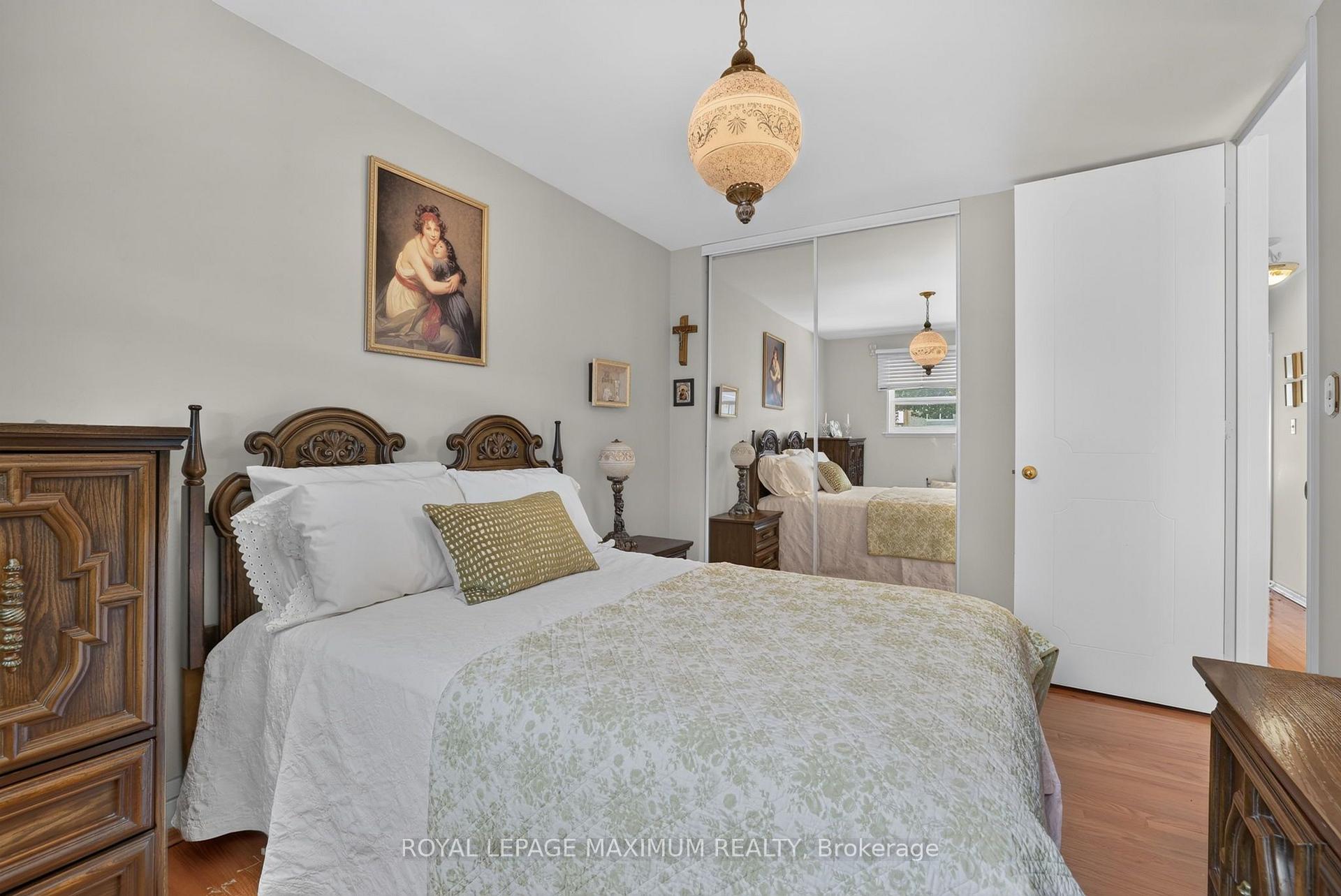 Photo 17 of 42 Pergola Road, Etobicoke, West Humber-Clairville — HOMEH