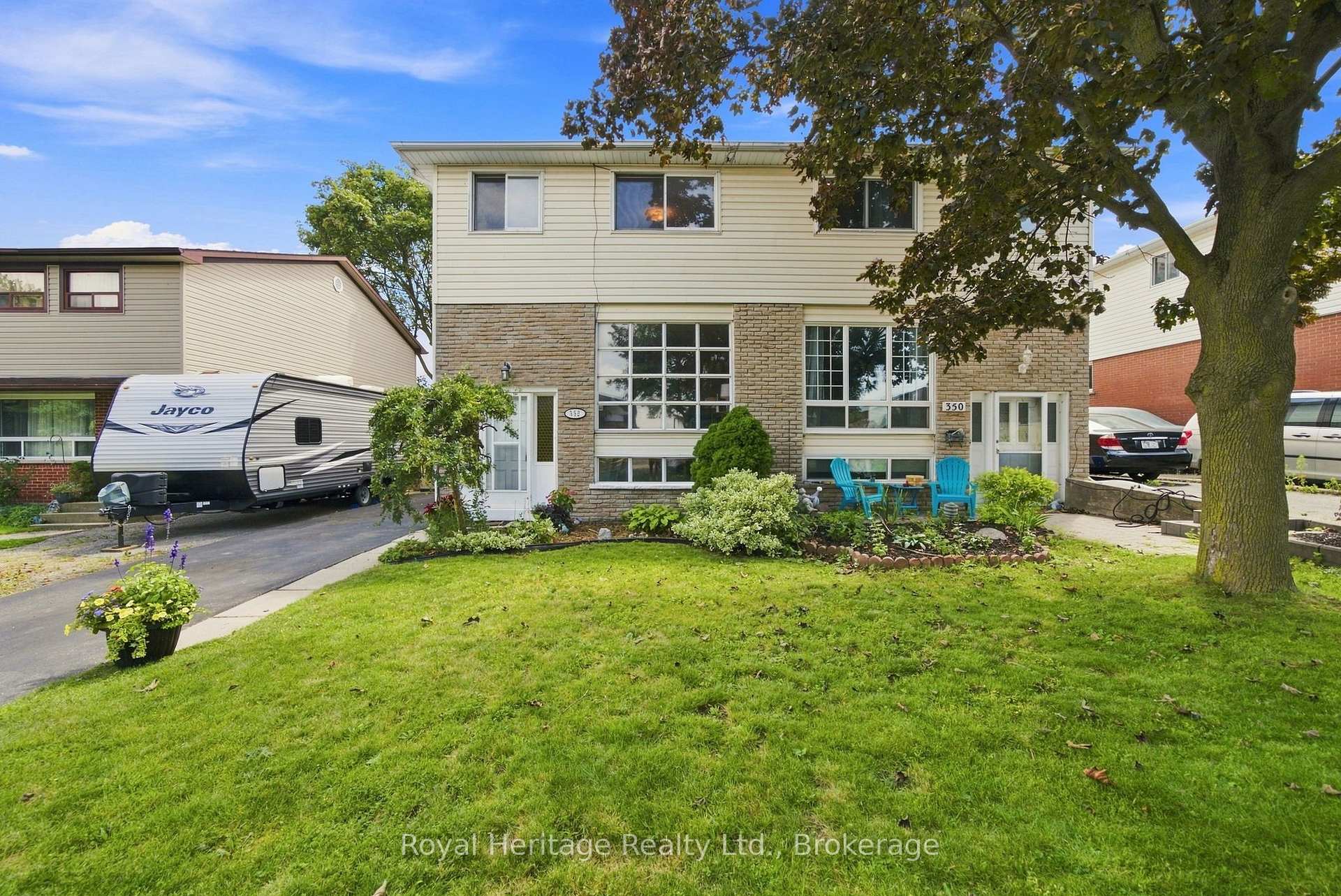 Photo 2 of 352 Vancouver Crescent, Oshawa, Vanier — HOMEH