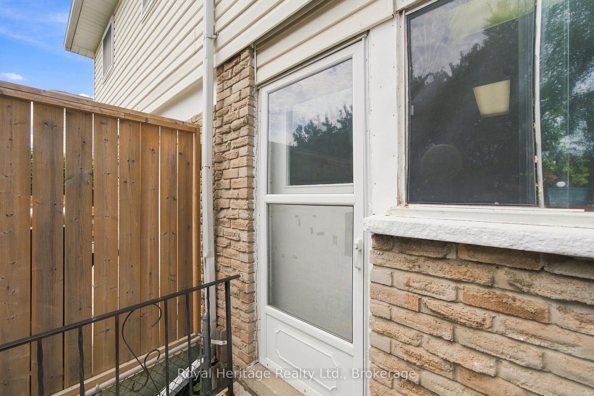 Photo 33 of 352 Vancouver Crescent, Oshawa, Vanier — HOMEH