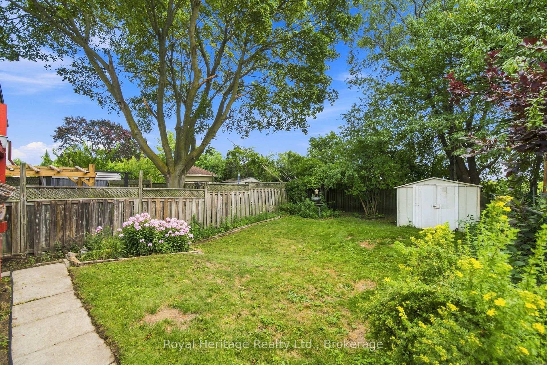 Photo 34 of 352 Vancouver Crescent, Oshawa, Vanier — HOMEH