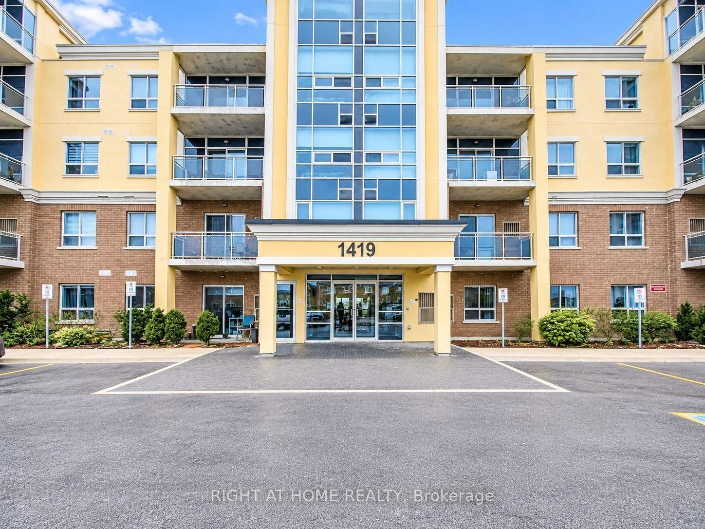 Photo of Unit 308, 1419 Costigan Road