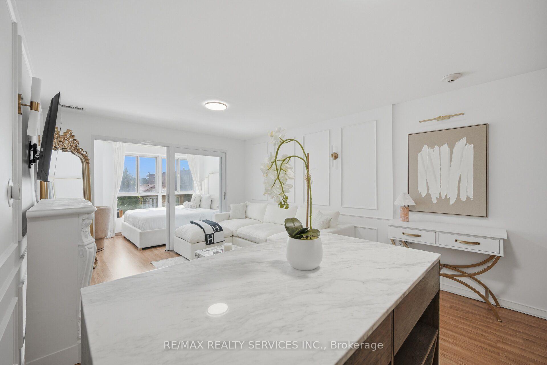 Photo 3 of Unit 310, 15 Maplewood Avenue, Toronto, Humewood-Cedarvale — HOMEH