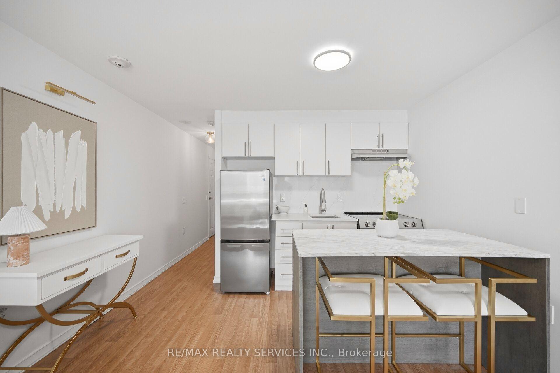 Photo 4 of Unit 310, 15 Maplewood Avenue, Toronto, Humewood-Cedarvale — HOMEH