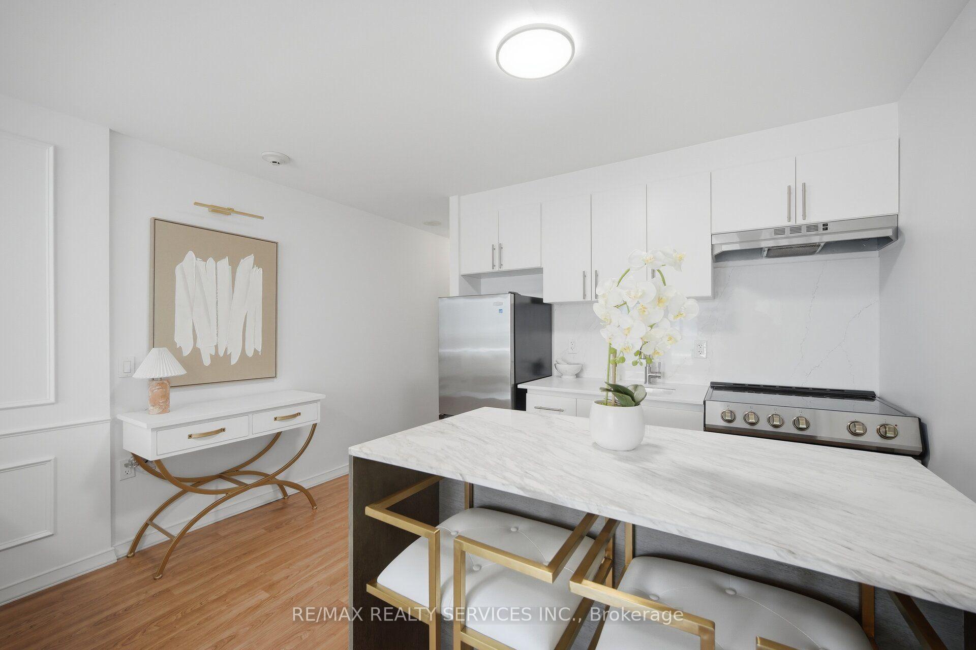 Photo 5 of Unit 310, 15 Maplewood Avenue, Toronto, Humewood-Cedarvale — HOMEH