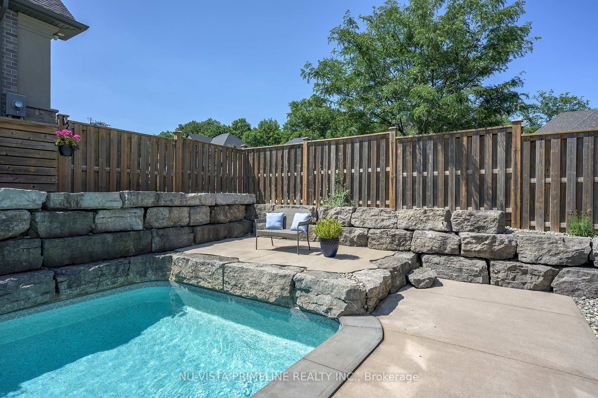 Photo 10 of 2330 Dauncey Crescent, London, North B — HOMEH