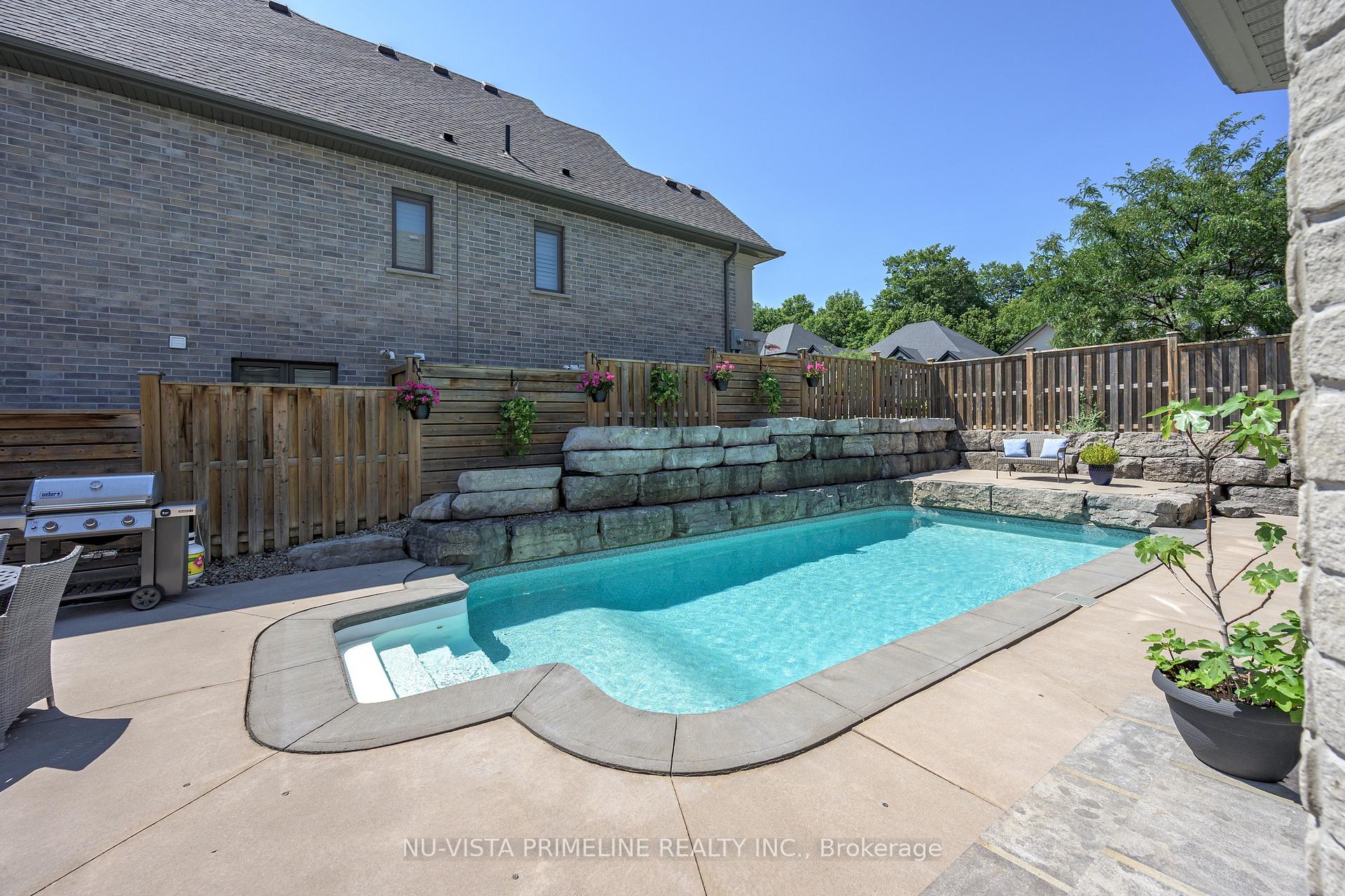 Photo 11 of 2330 Dauncey Crescent, London, North B — HOMEH