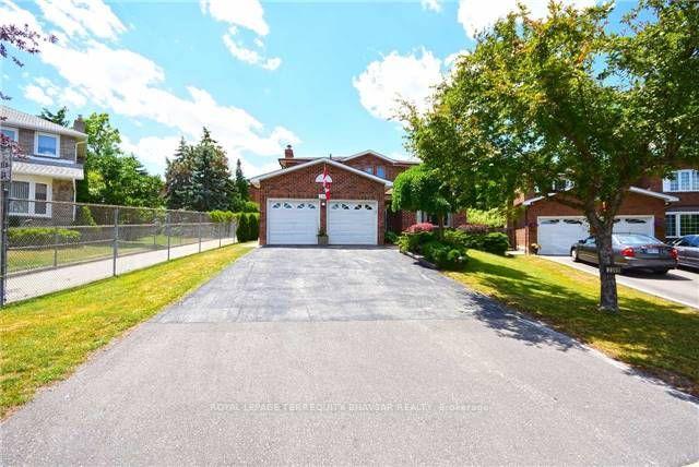 Photo 2 of 2309 Beejay Court, Mississauga, Streetsville — HOMEH