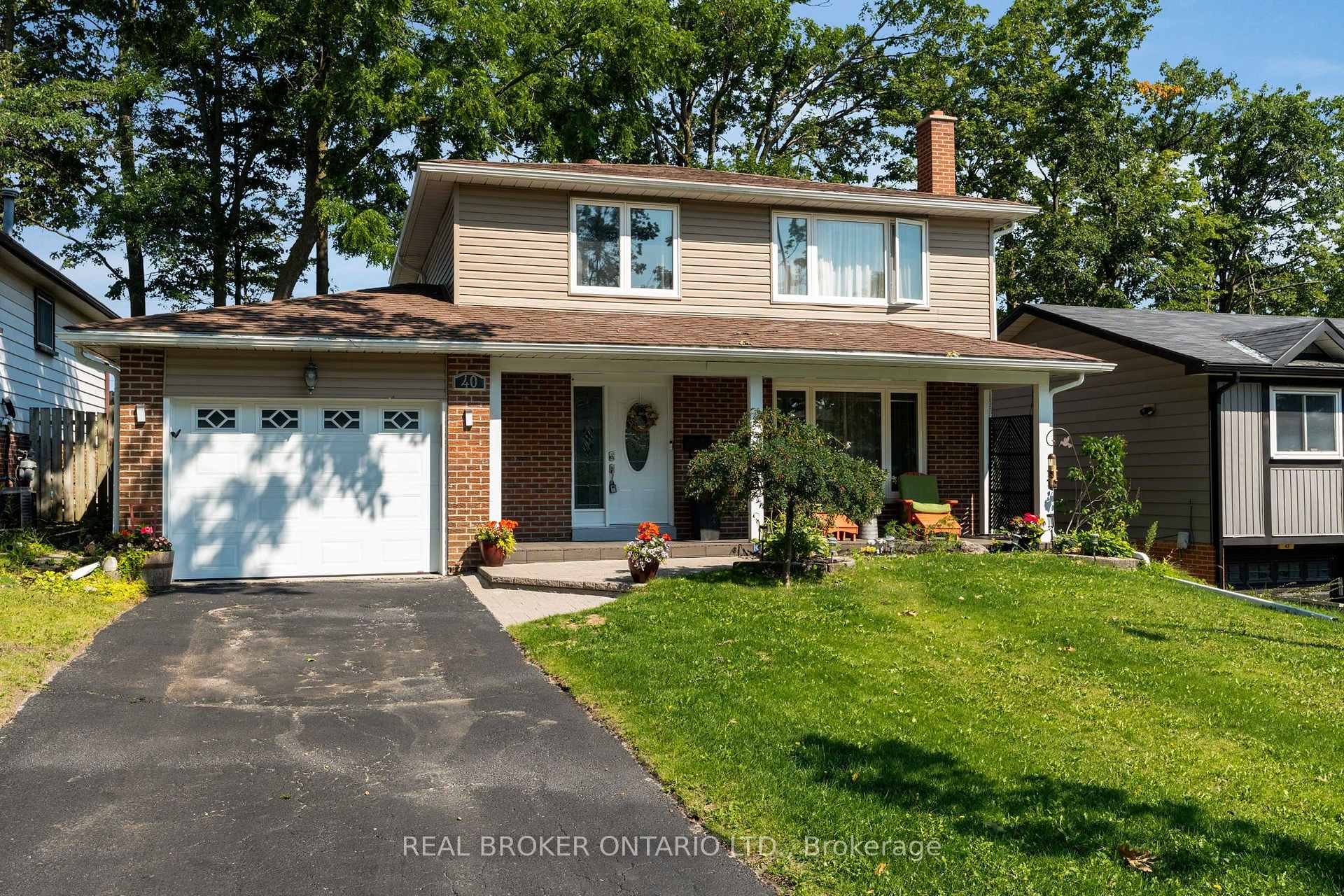 Photo 2 of 40 Farmingdale Crescent, Barrie, Cundles East — HOMEH