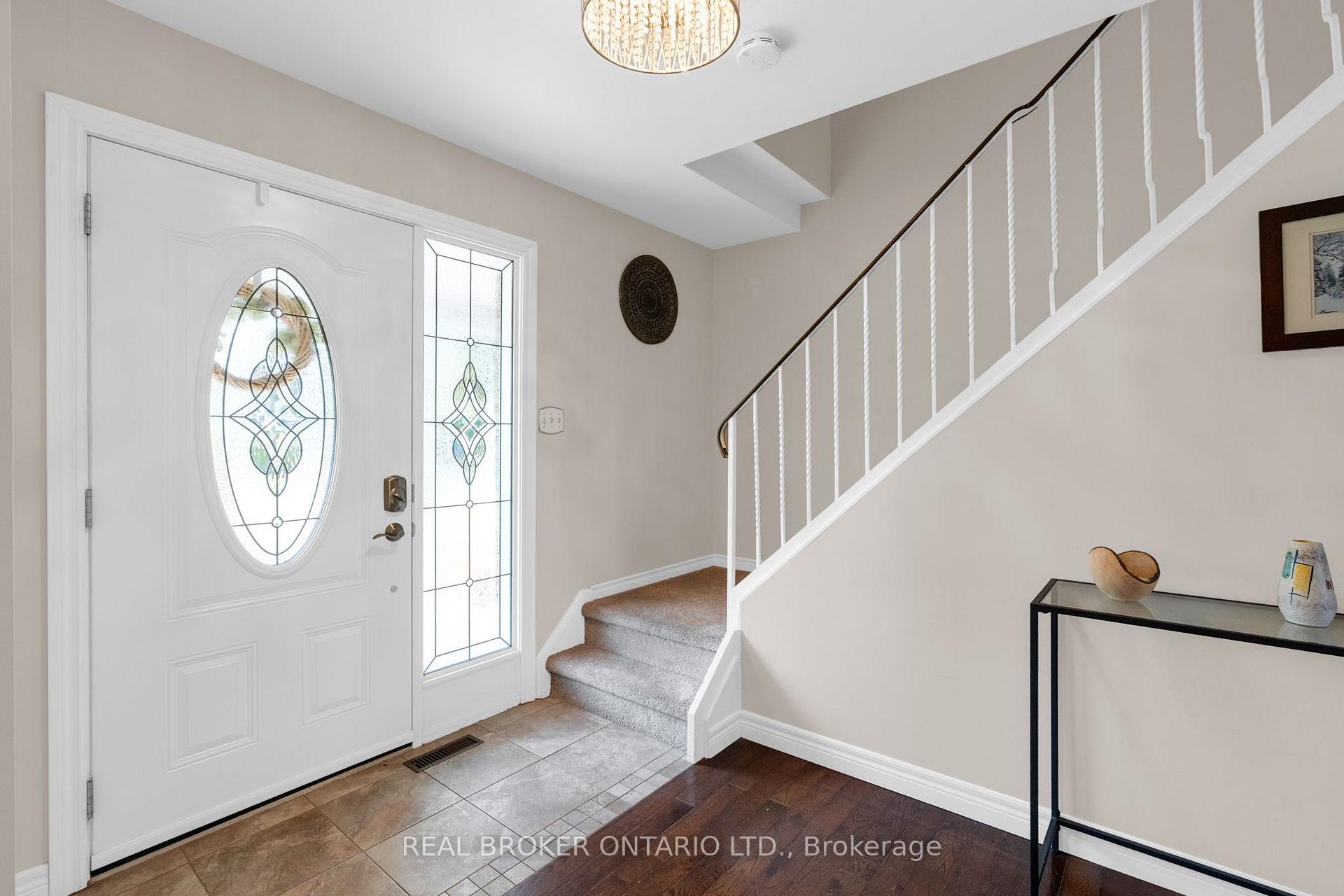 Photo 5 of 40 Farmingdale Crescent, Barrie, Cundles East — HOMEH