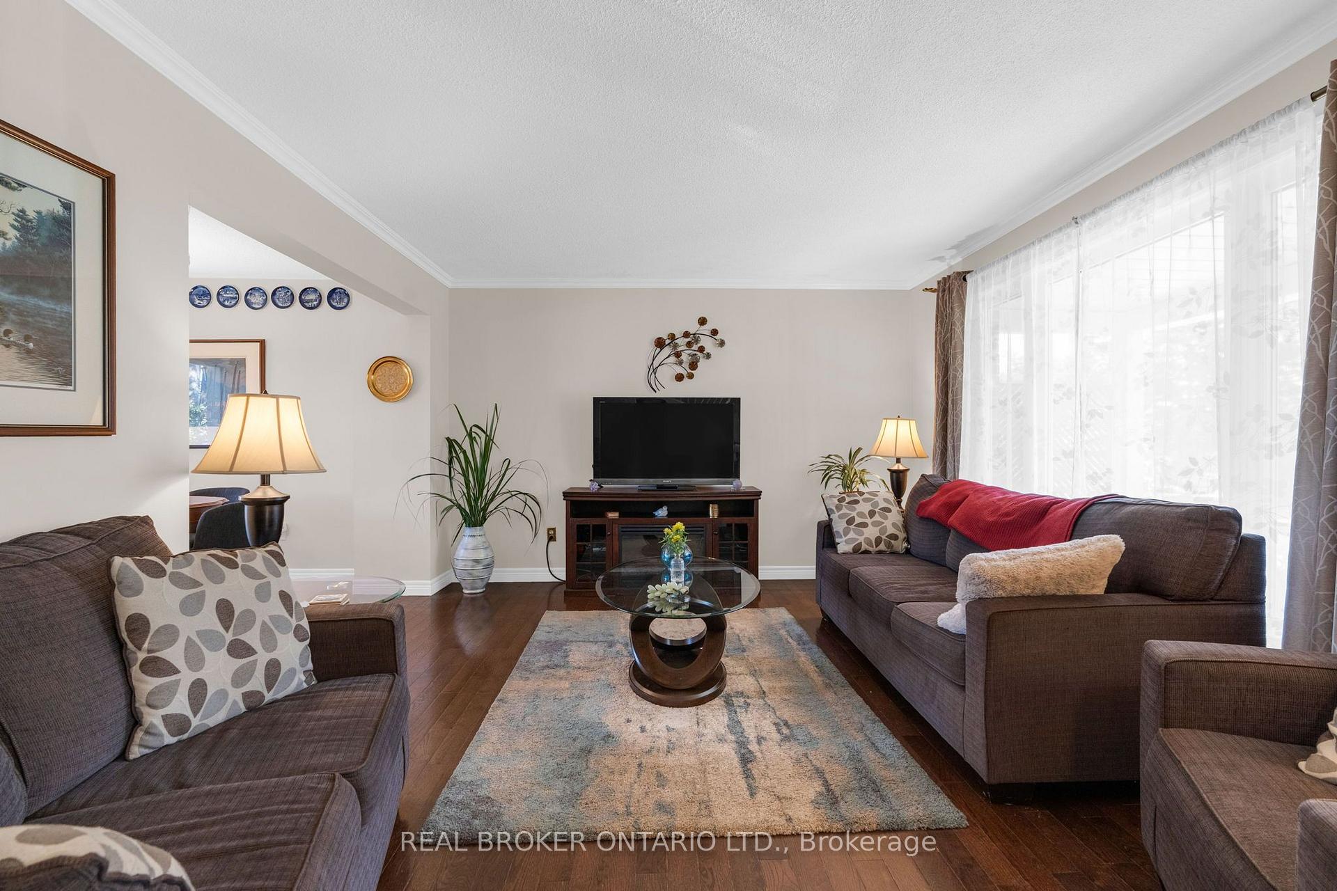Photo 6 of 40 Farmingdale Crescent, Barrie, Cundles East — HOMEH