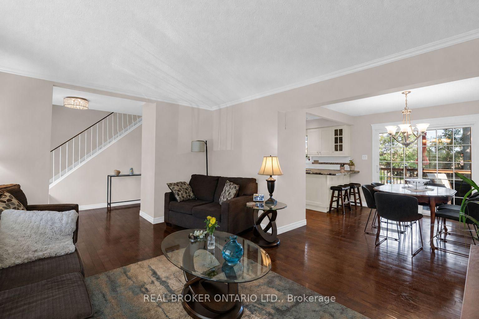 Photo 8 of 40 Farmingdale Crescent, Barrie, Cundles East — HOMEH