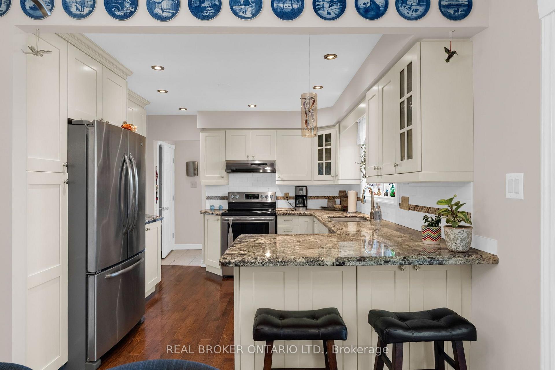 Photo 11 of 40 Farmingdale Crescent, Barrie, Cundles East — HOMEH