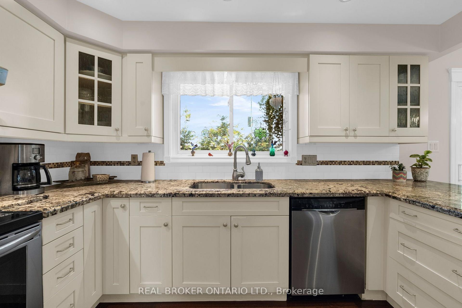 Photo 13 of 40 Farmingdale Crescent, Barrie, Cundles East — HOMEH