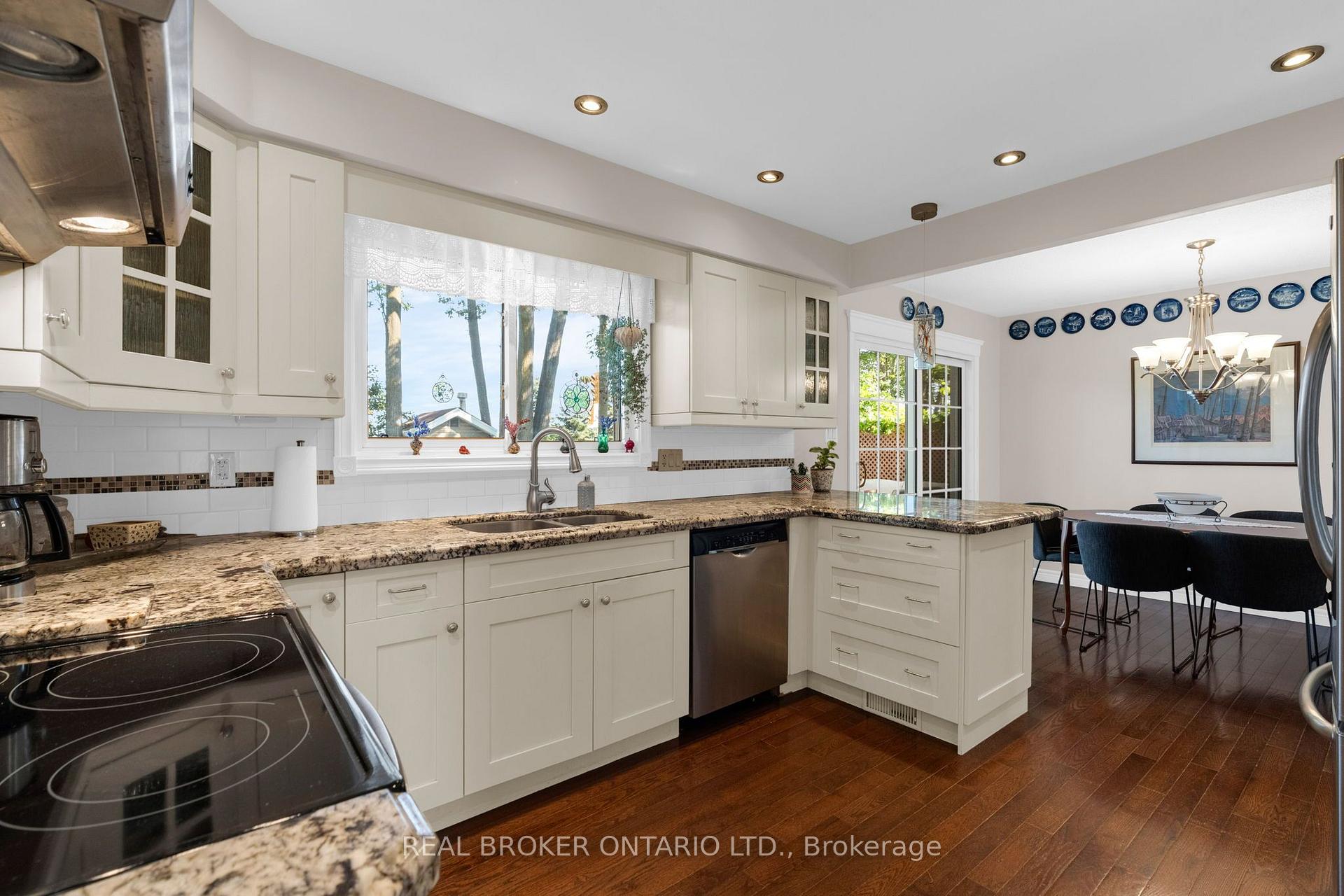 Photo 14 of 40 Farmingdale Crescent, Barrie, Cundles East — HOMEH