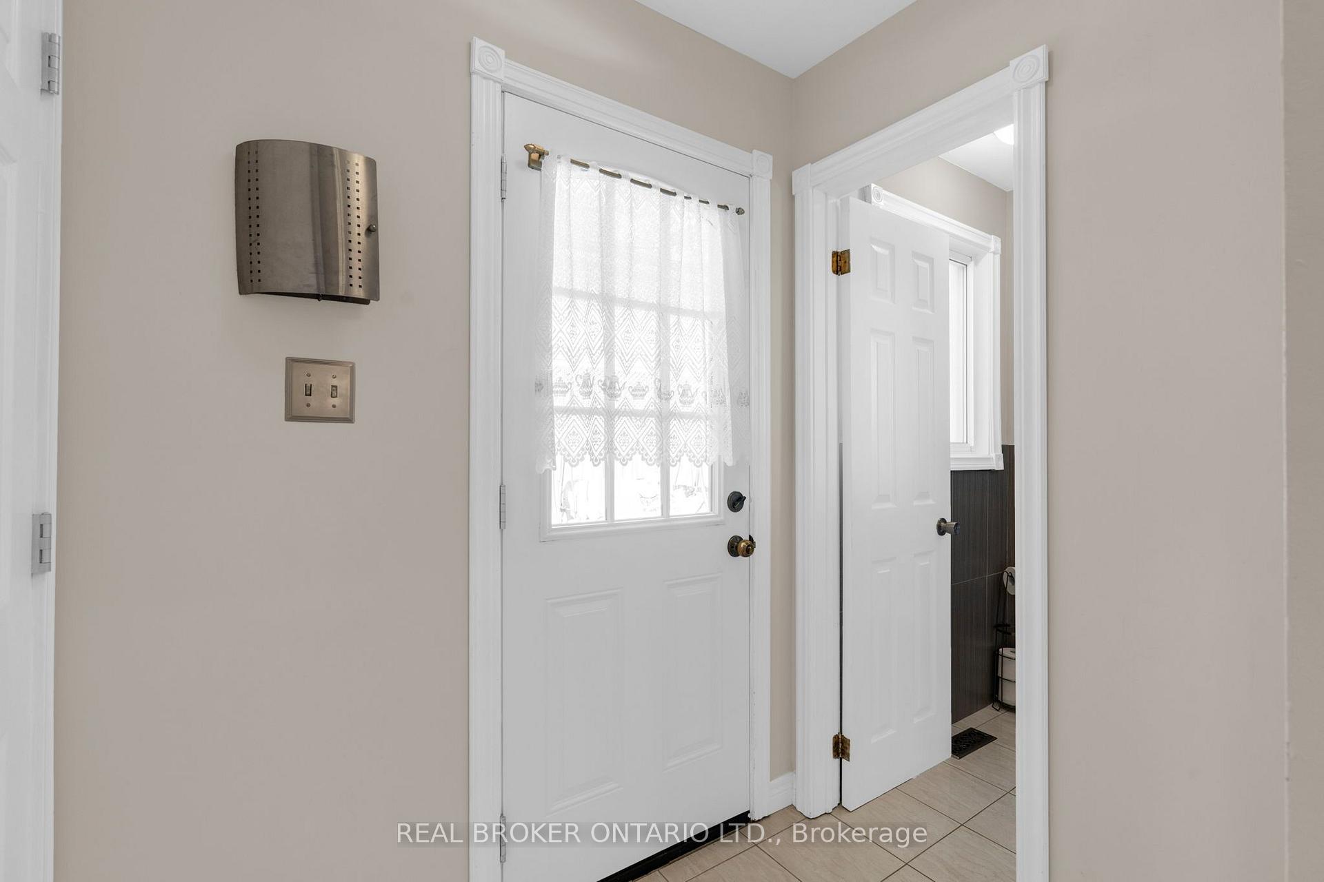 Photo 16 of 40 Farmingdale Crescent, Barrie, Cundles East — HOMEH