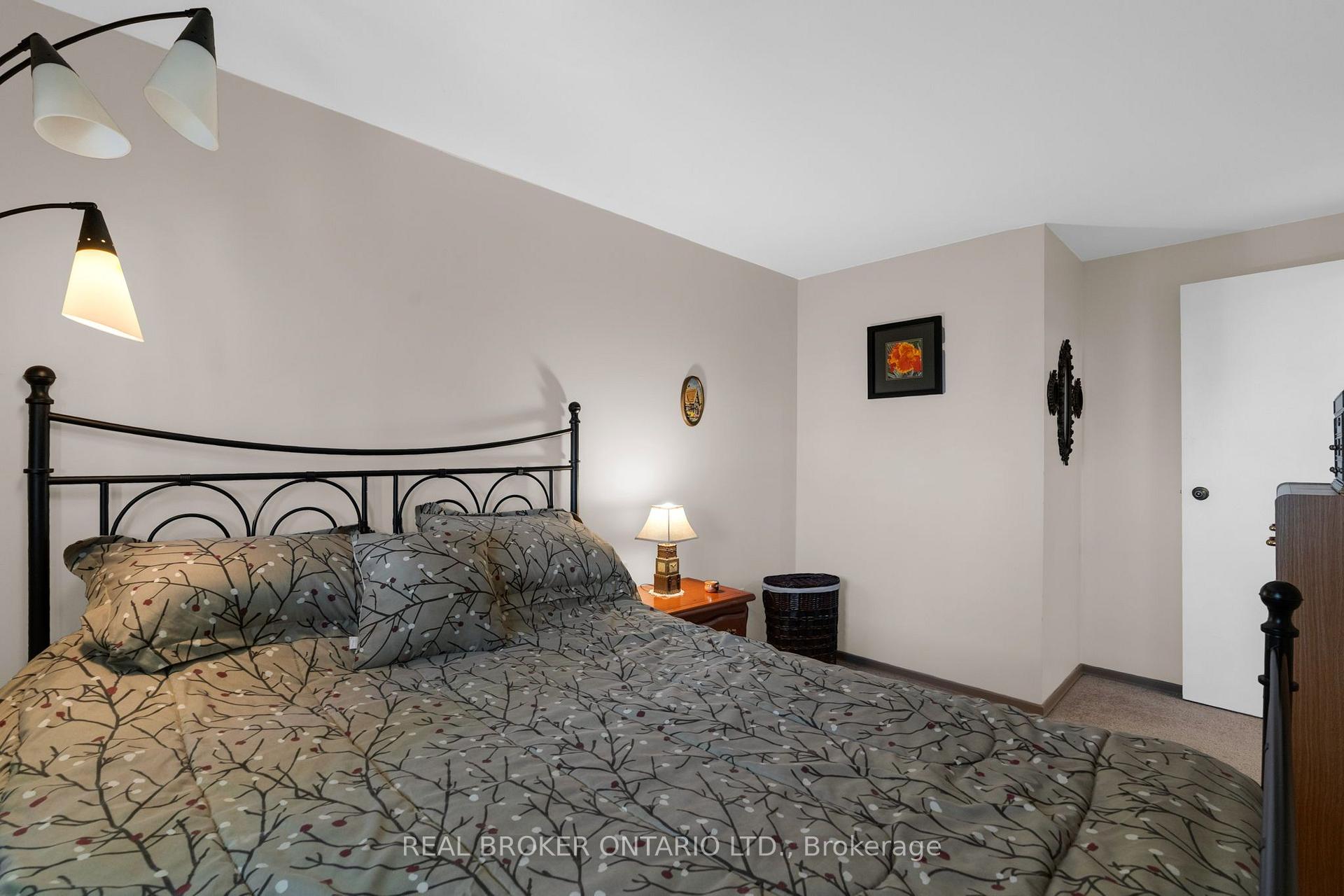 Photo 25 of 40 Farmingdale Crescent, Barrie, Cundles East — HOMEH