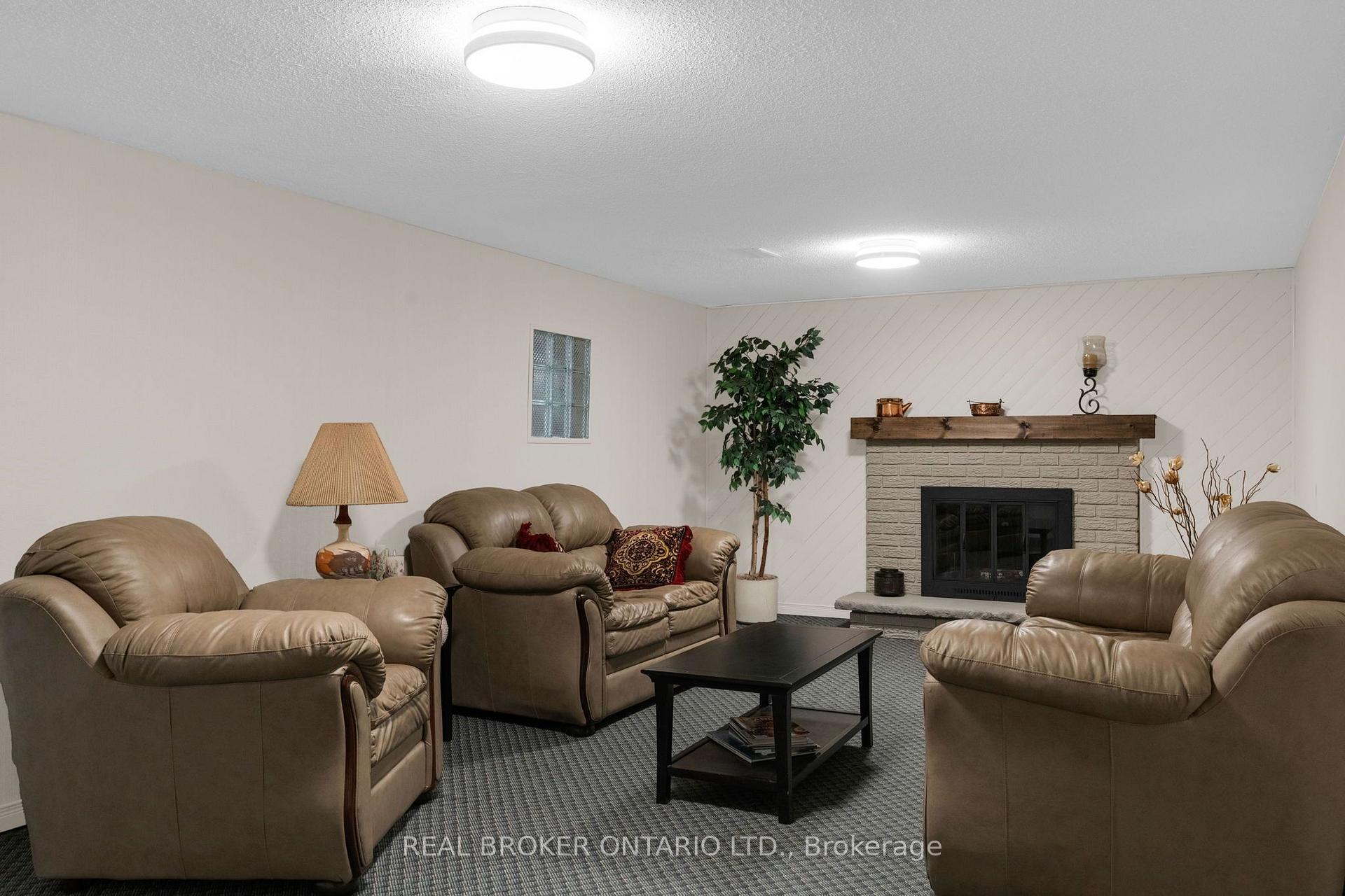 Photo 28 of 40 Farmingdale Crescent, Barrie, Cundles East — HOMEH