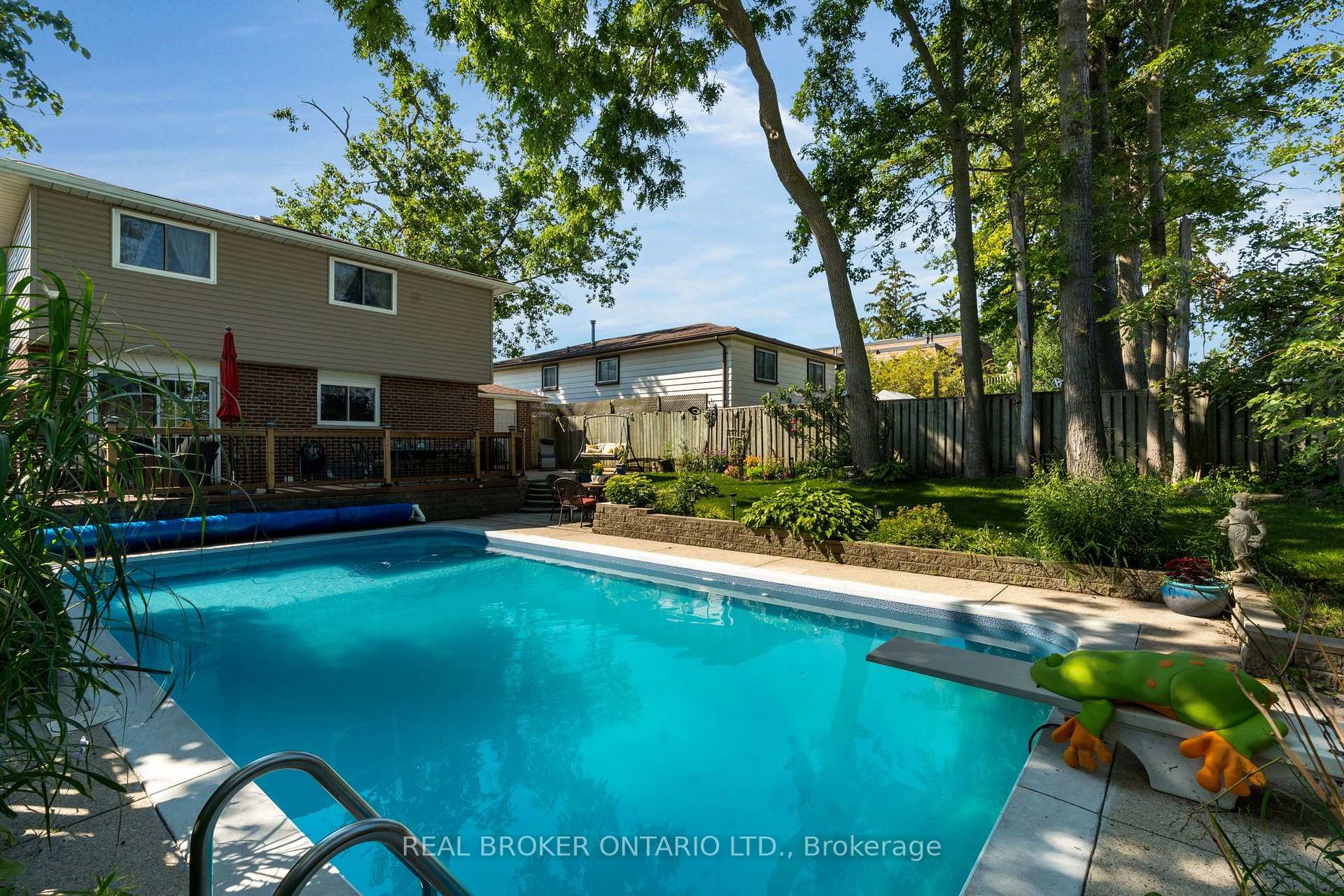 Photo 41 of 40 Farmingdale Crescent, Barrie, Cundles East — HOMEH
