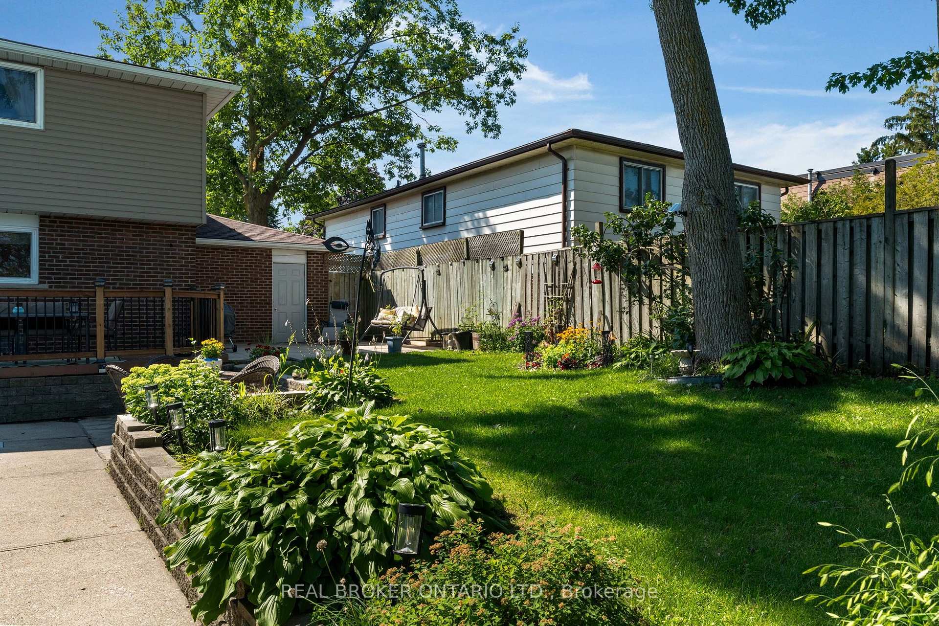 Photo 43 of 40 Farmingdale Crescent, Barrie, Cundles East — HOMEH