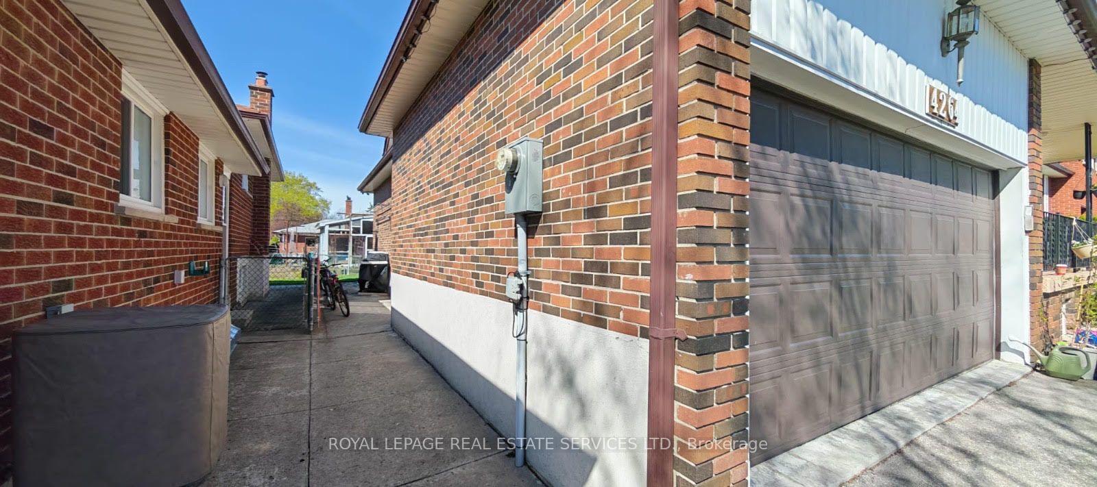 Photo 3 of Unit Basement, 4264 Brandon Gate Drive, Mississauga, Malton — HOMEH