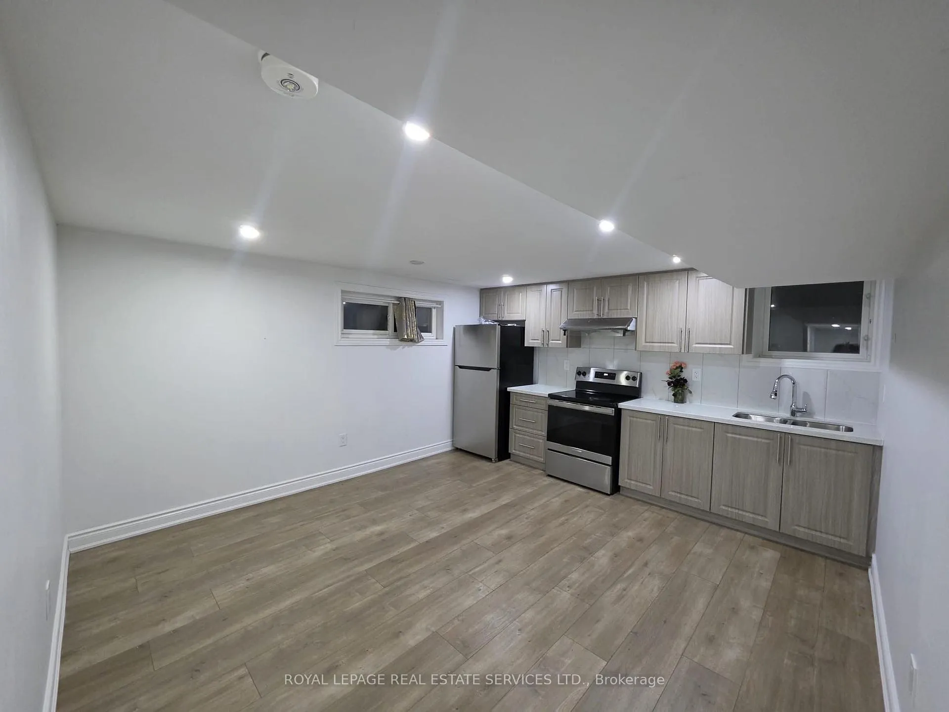 Photo 7 of Unit Basement, 4264 Brandon Gate Drive, Mississauga, Malton — HOMEH