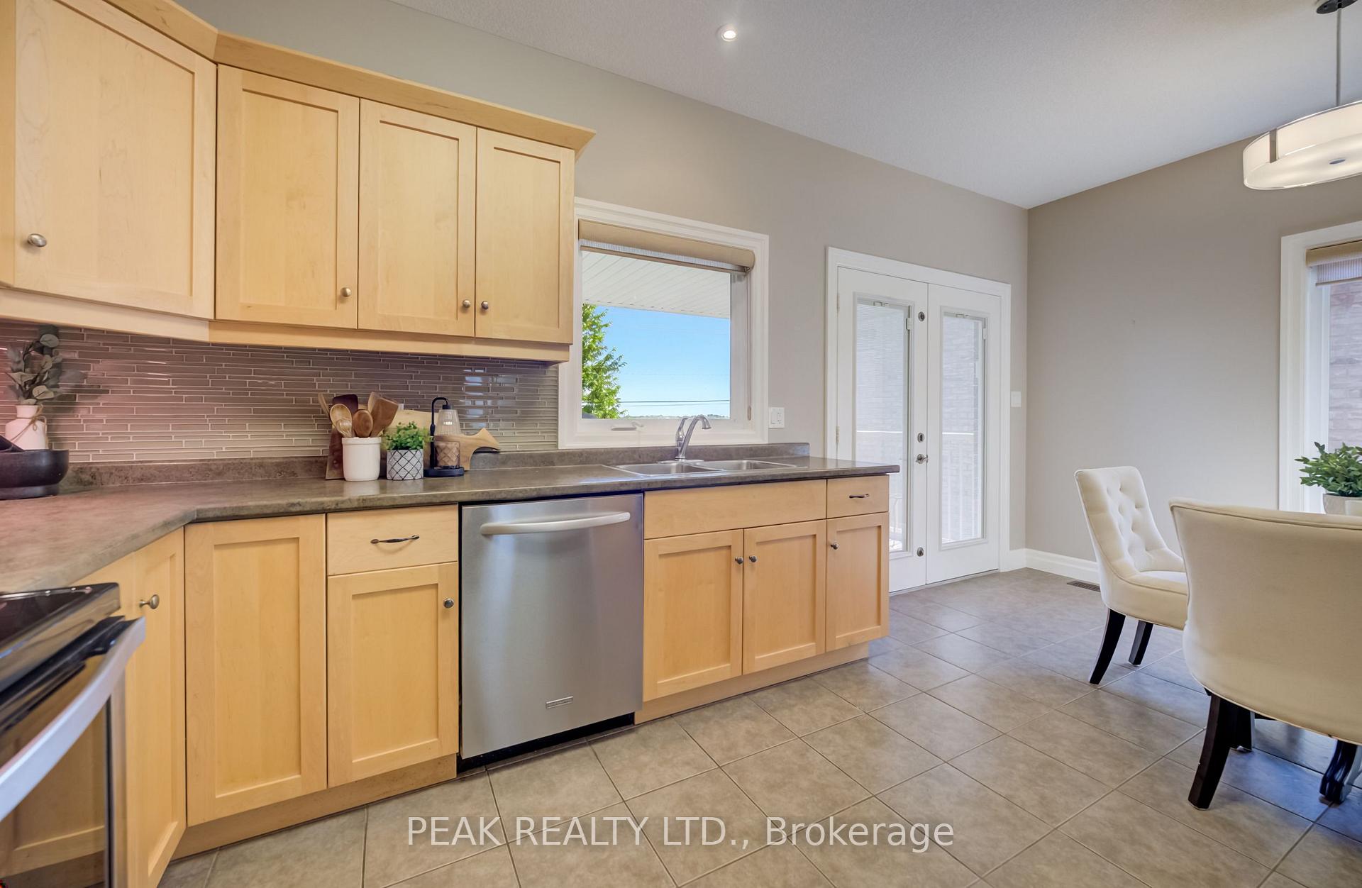 Photo 18 of Unit 36, 24 Thimbleberry Cross, Wilmot, New Hamburg — HOMEH