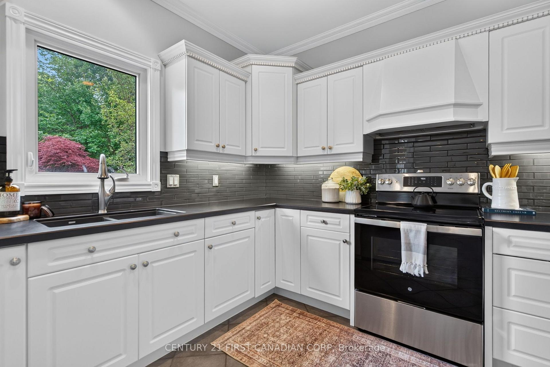 Photo 11 of 1027 Manchester Road, London, North L — HOMEH
