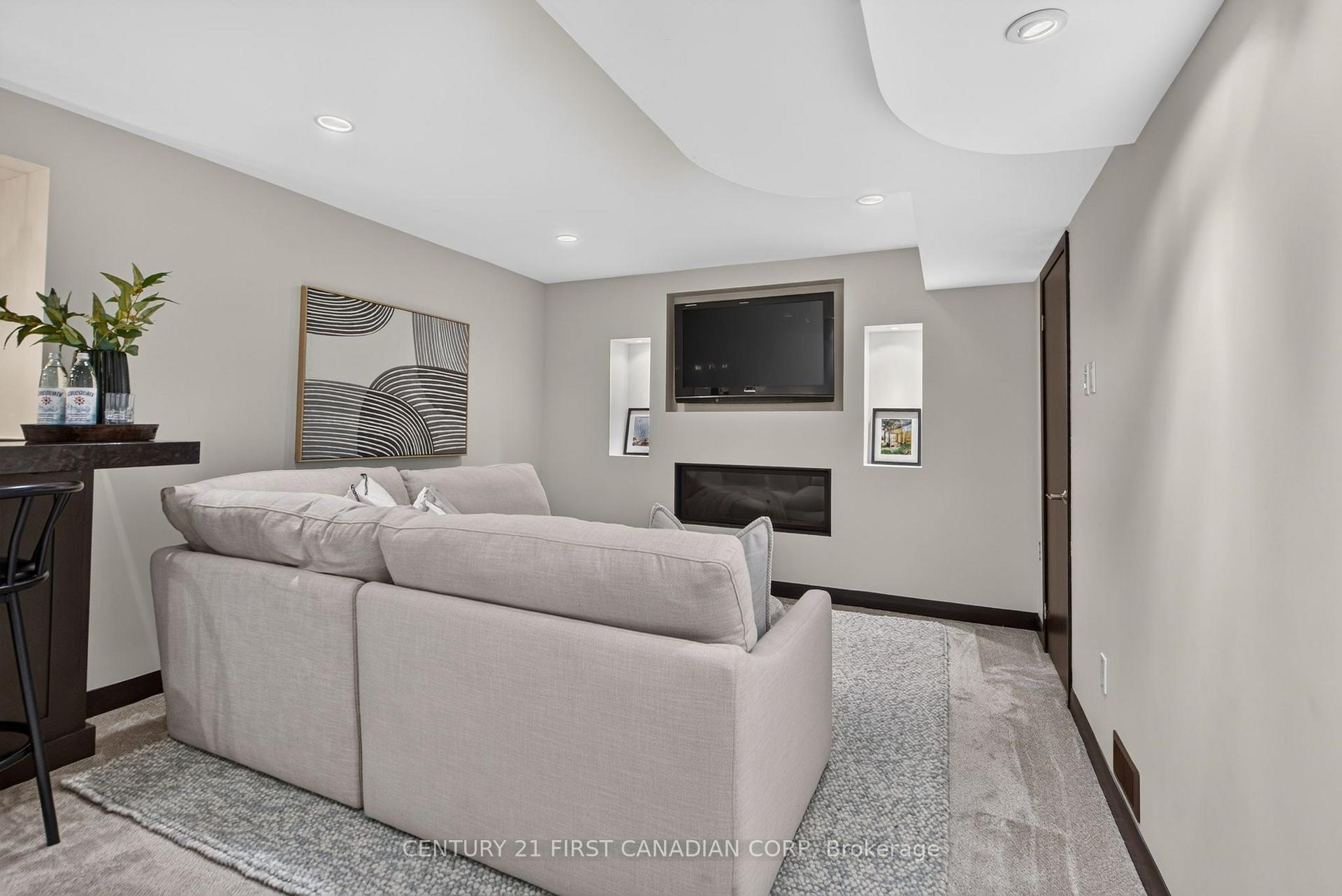 Photo 31 of 1027 Manchester Road, London, North L — HOMEH