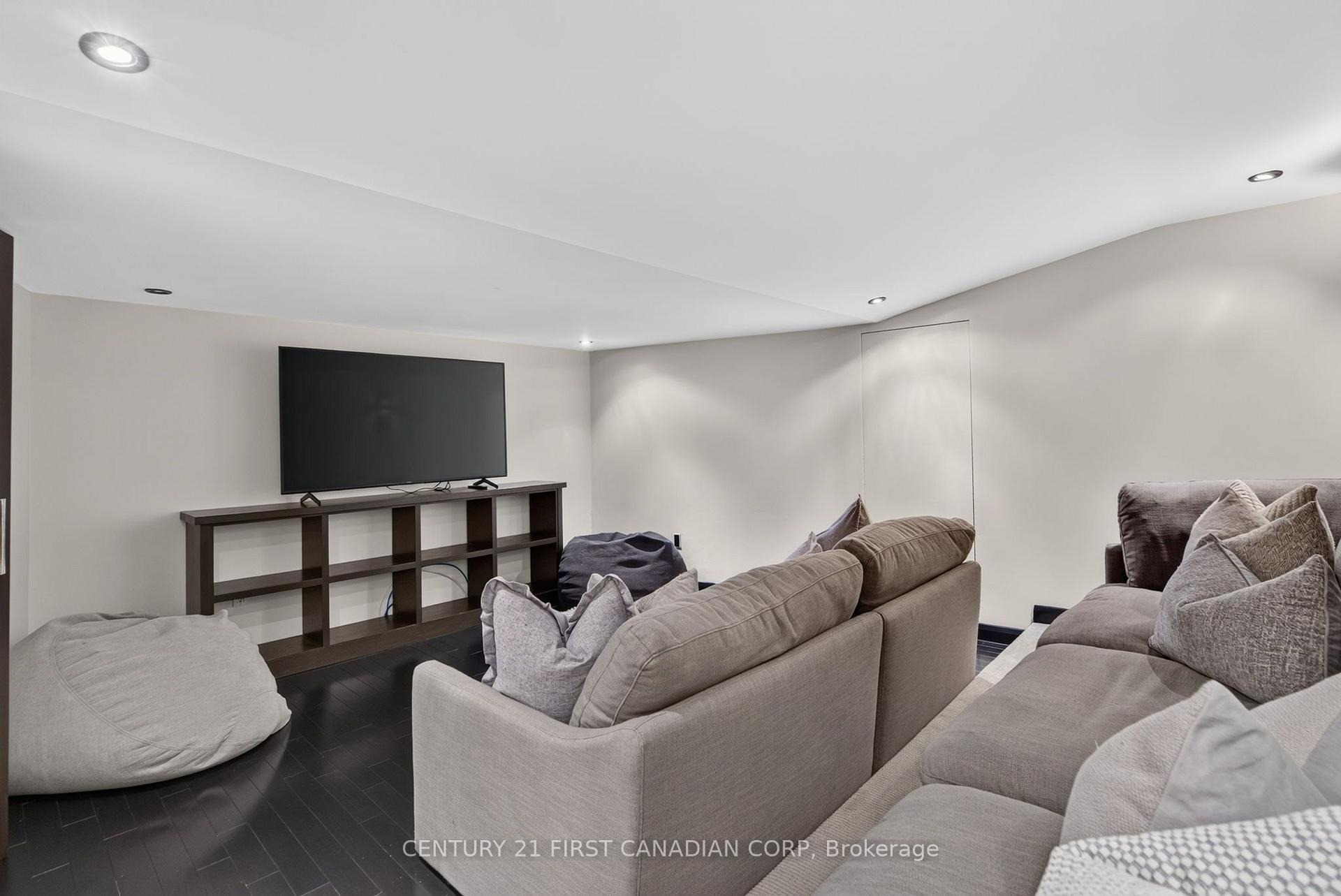 Photo 32 of 1027 Manchester Road, London, North L — HOMEH