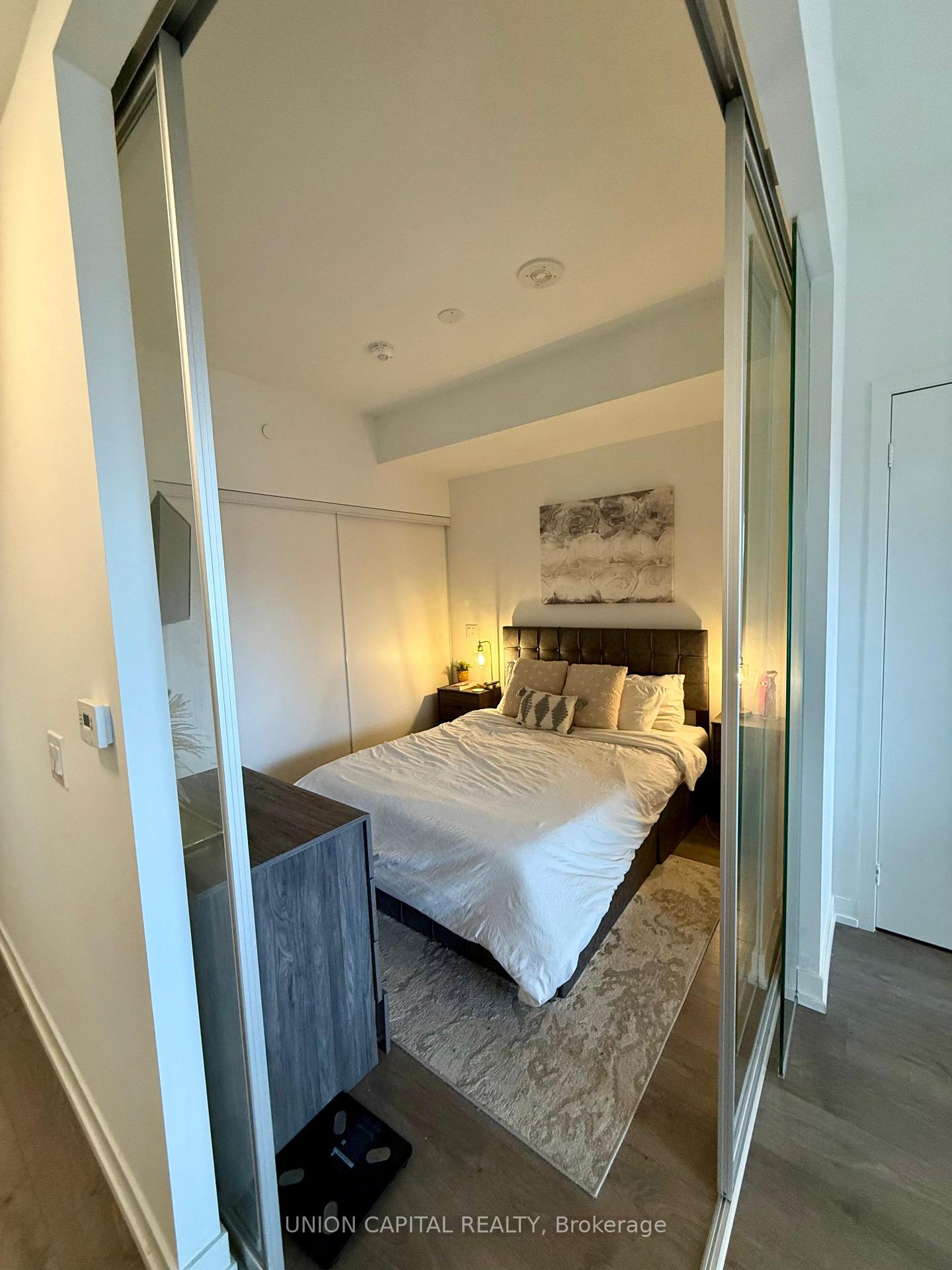 Photo 3 of Unit 818, 95 Bathurst Street, Toronto, Waterfront Communities — HOMEH