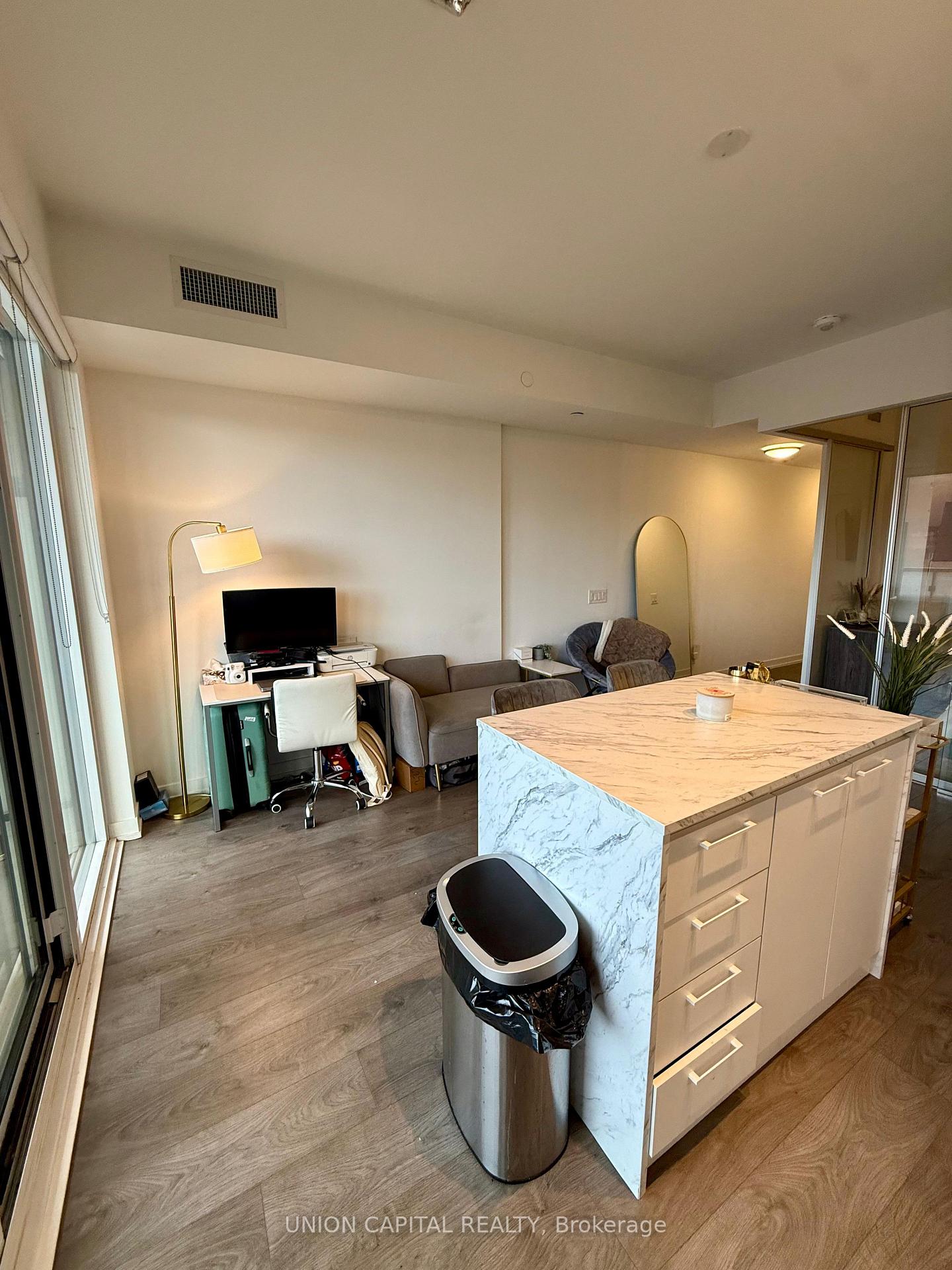 Photo 7 of Unit 818, 95 Bathurst Street, Toronto, Waterfront Communities — HOMEH