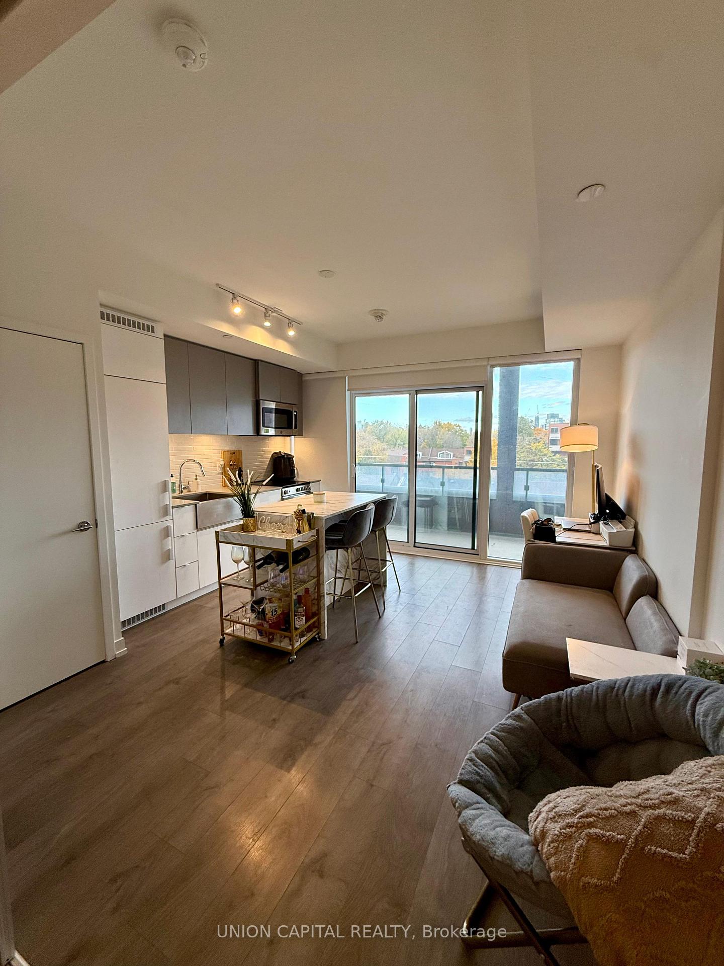Photo 9 of Unit 818, 95 Bathurst Street, Toronto, Waterfront Communities — HOMEH