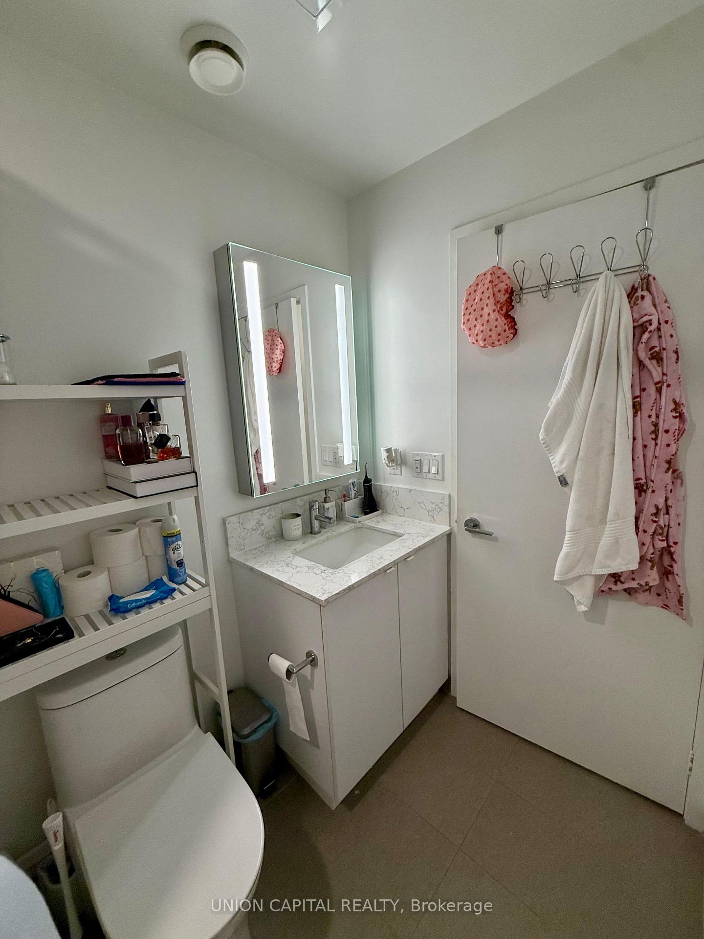 Photo 15 of Unit 818, 95 Bathurst Street, Toronto, Waterfront Communities — HOMEH