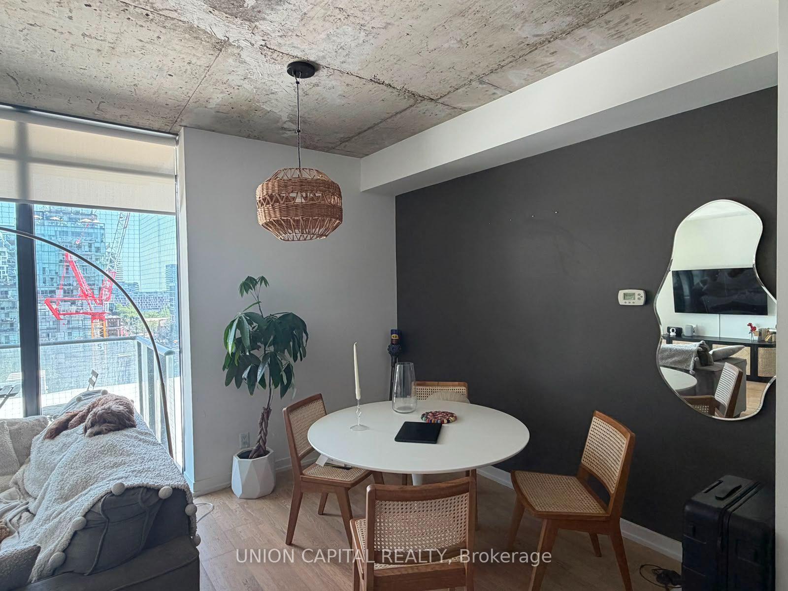 Photo 4 of Unit 818, 95 Bathurst Street, Toronto, Waterfront Communities — HOMEH