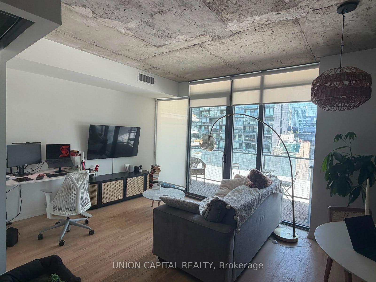 Photo 6 of Unit 818, 95 Bathurst Street, Toronto, Waterfront Communities — HOMEH