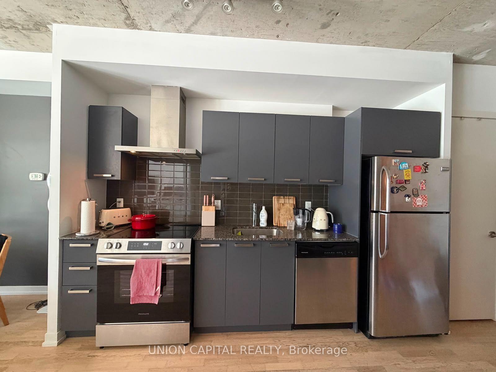 Photo 8 of Unit 818, 95 Bathurst Street, Toronto, Waterfront Communities — HOMEH