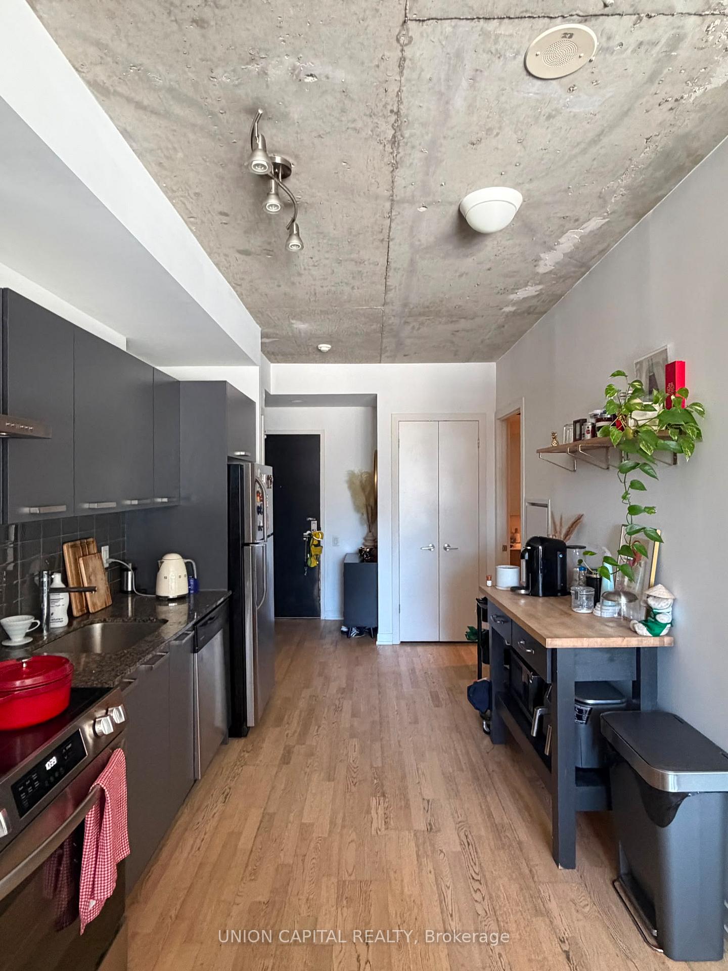 Photo 10 of Unit 818, 95 Bathurst Street, Toronto, Waterfront Communities — HOMEH