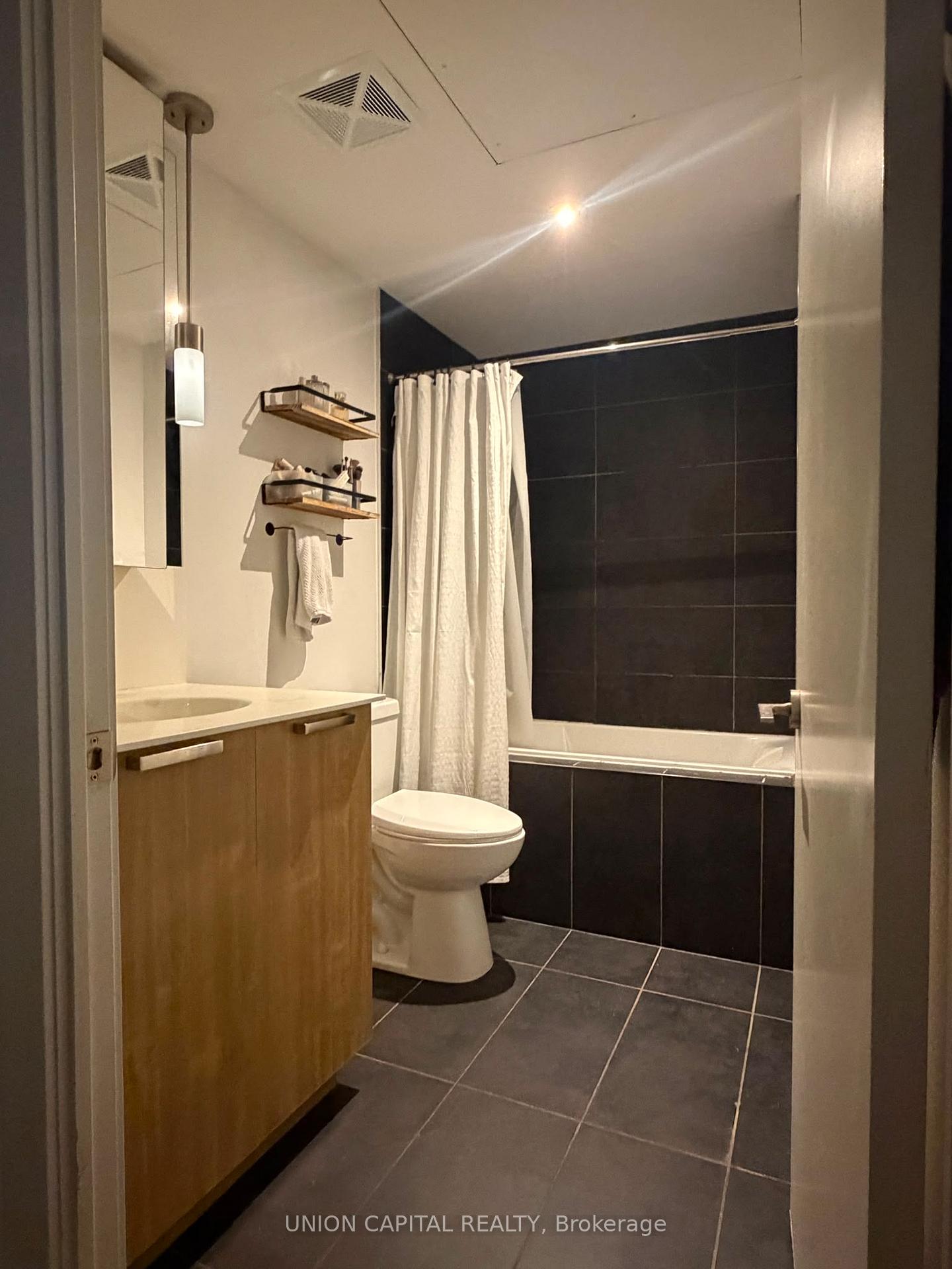 Photo 14 of Unit 818, 95 Bathurst Street, Toronto, Waterfront Communities — HOMEH