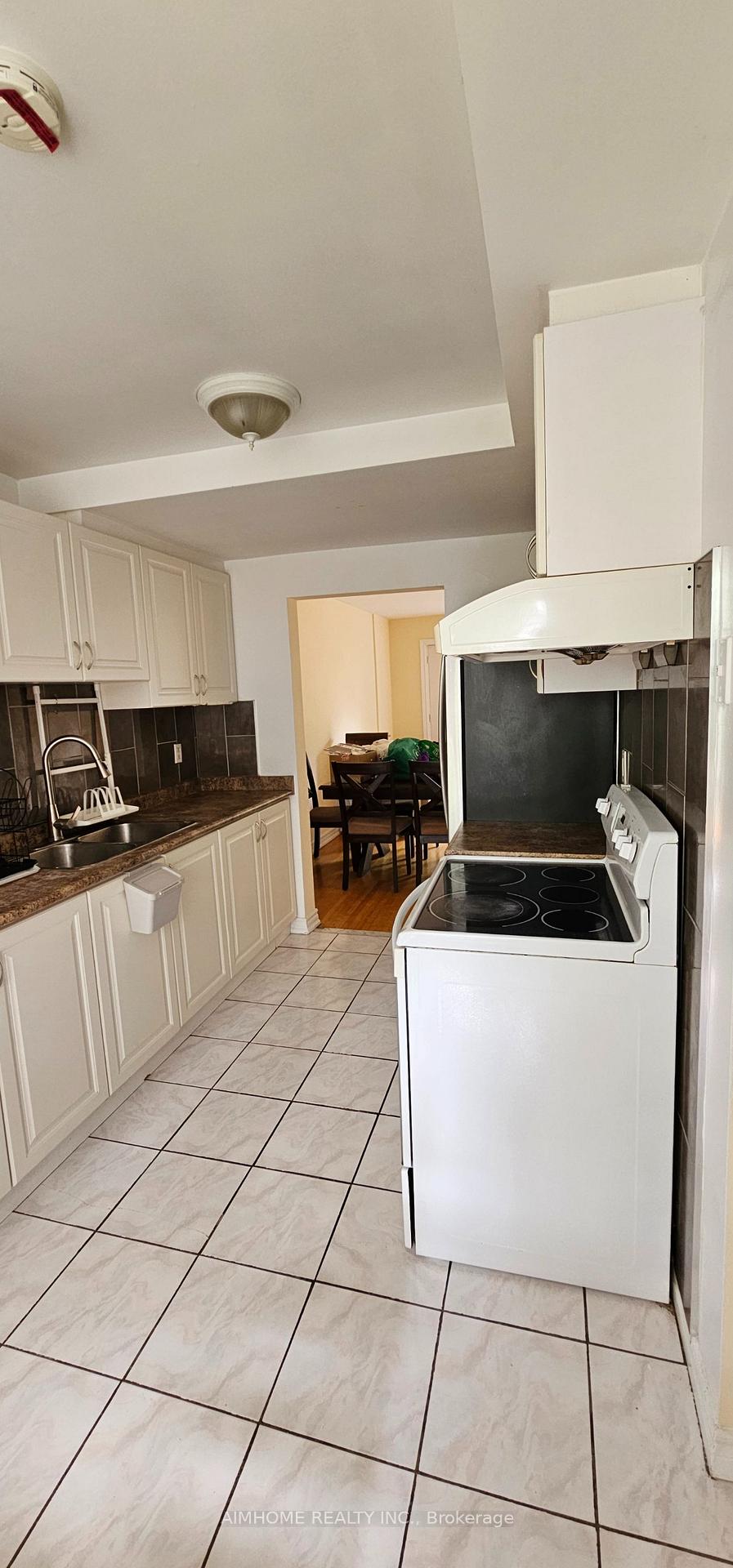 Photo 2 of Unit 6, 8 Liszt Gate, North York, Hillcrest Village — HOMEH