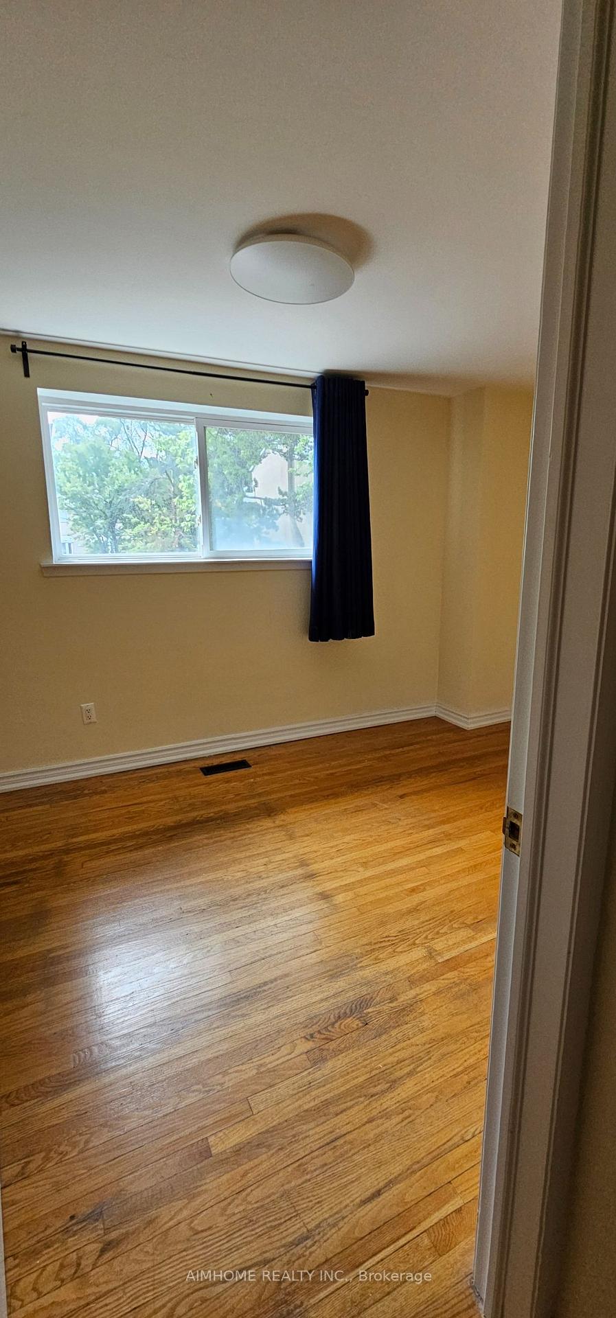 Photo 6 of Unit 6, 8 Liszt Gate, North York, Hillcrest Village — HOMEH