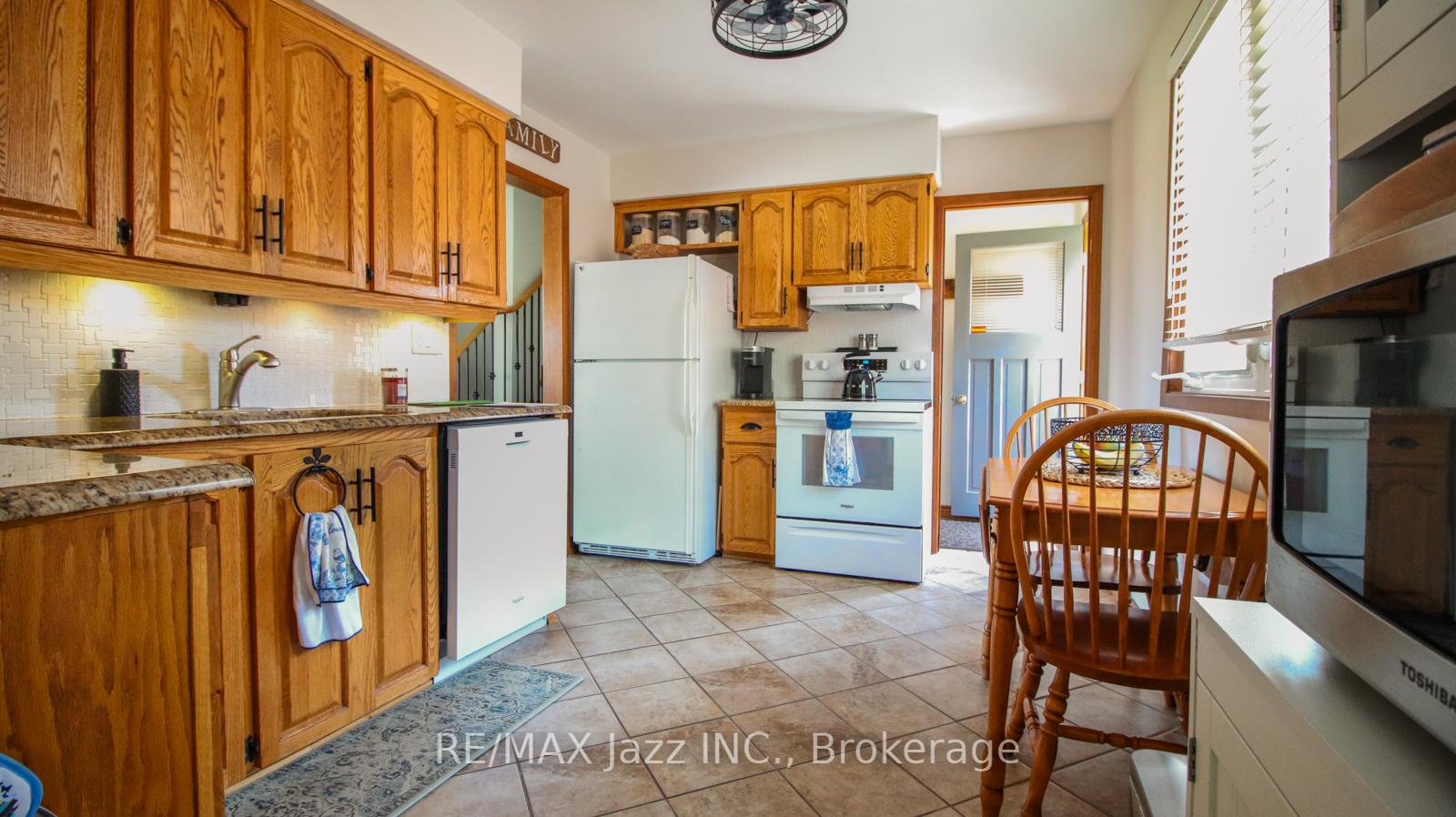 Photo 5 of 330 Nipigon Street, Oshawa, McLaughlin — HOMEH
