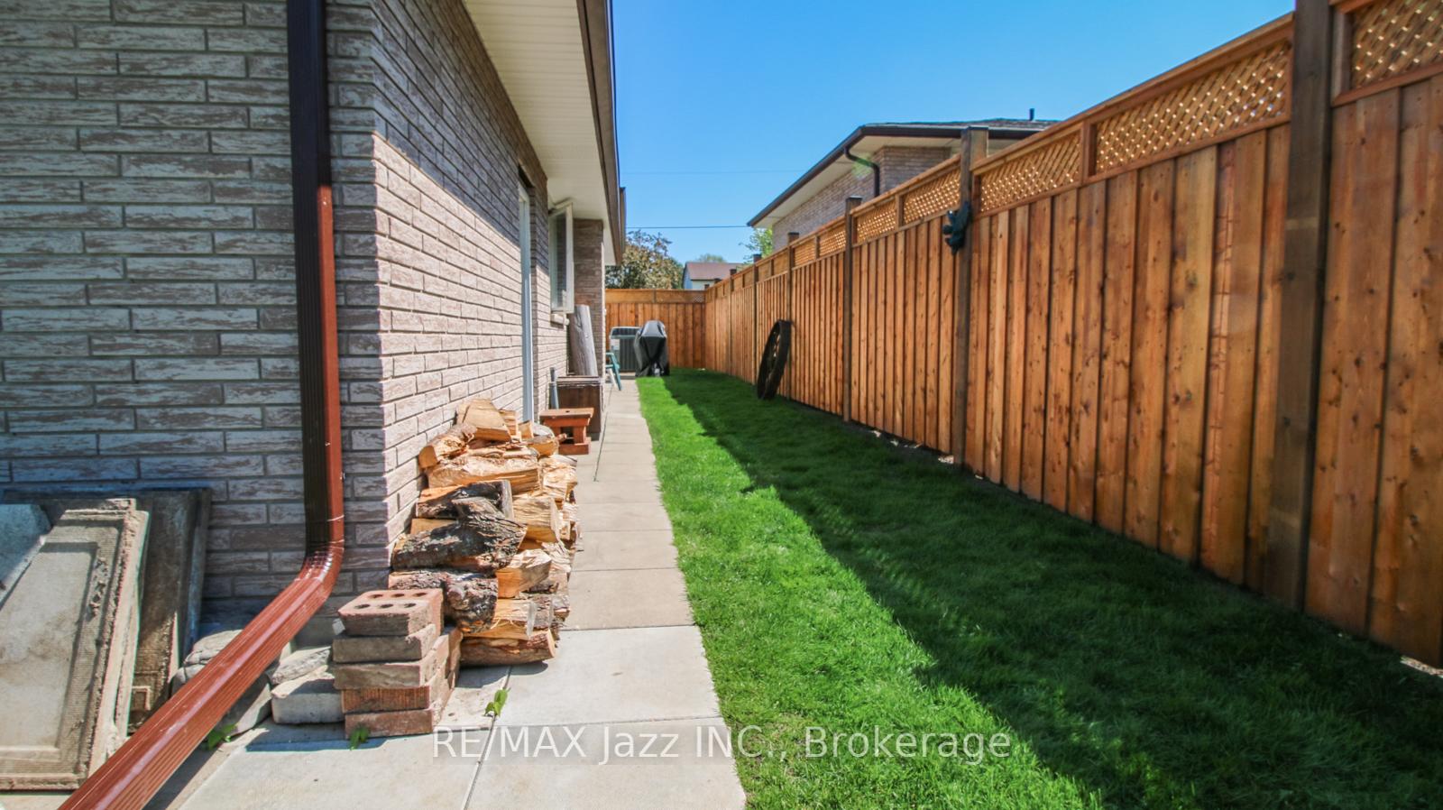 Photo 21 of 330 Nipigon Street, Oshawa, McLaughlin — HOMEH