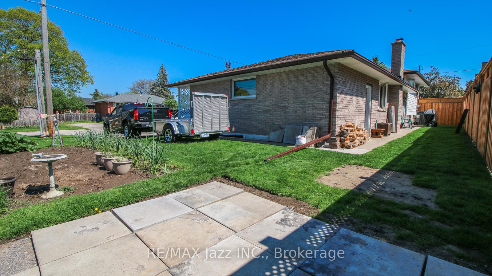 Photo 23 of 330 Nipigon Street, Oshawa, McLaughlin — HOMEH