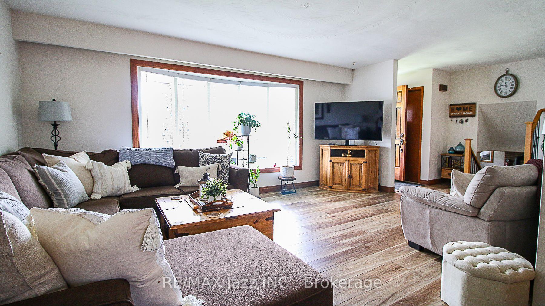 Photo 11 of 330 Nipigon Street, Oshawa, McLaughlin — HOMEH