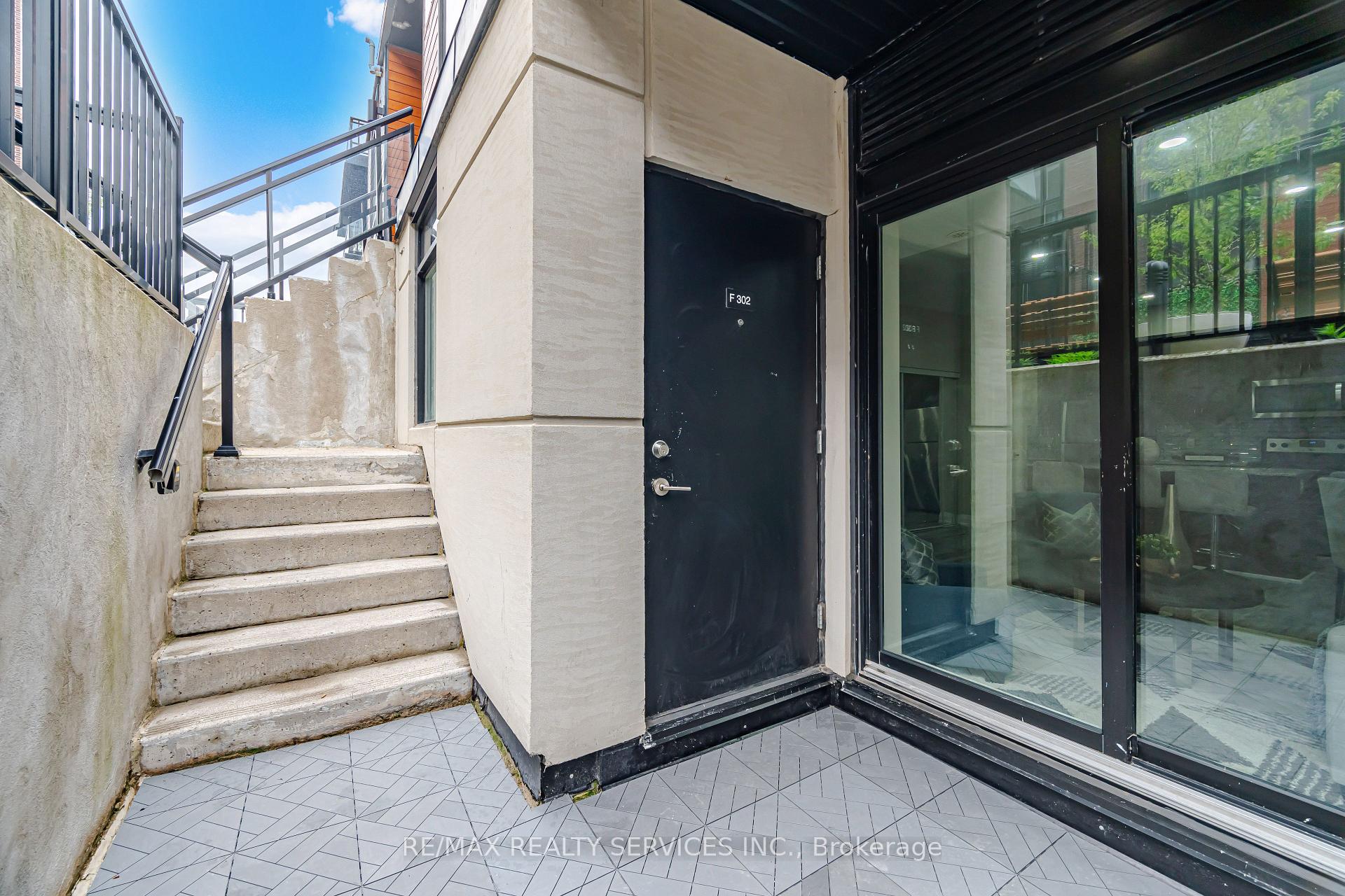Photo 4 of Unit 302, 26 Coles Avenue, Vaughan, Vaughan Grove — HOMEH