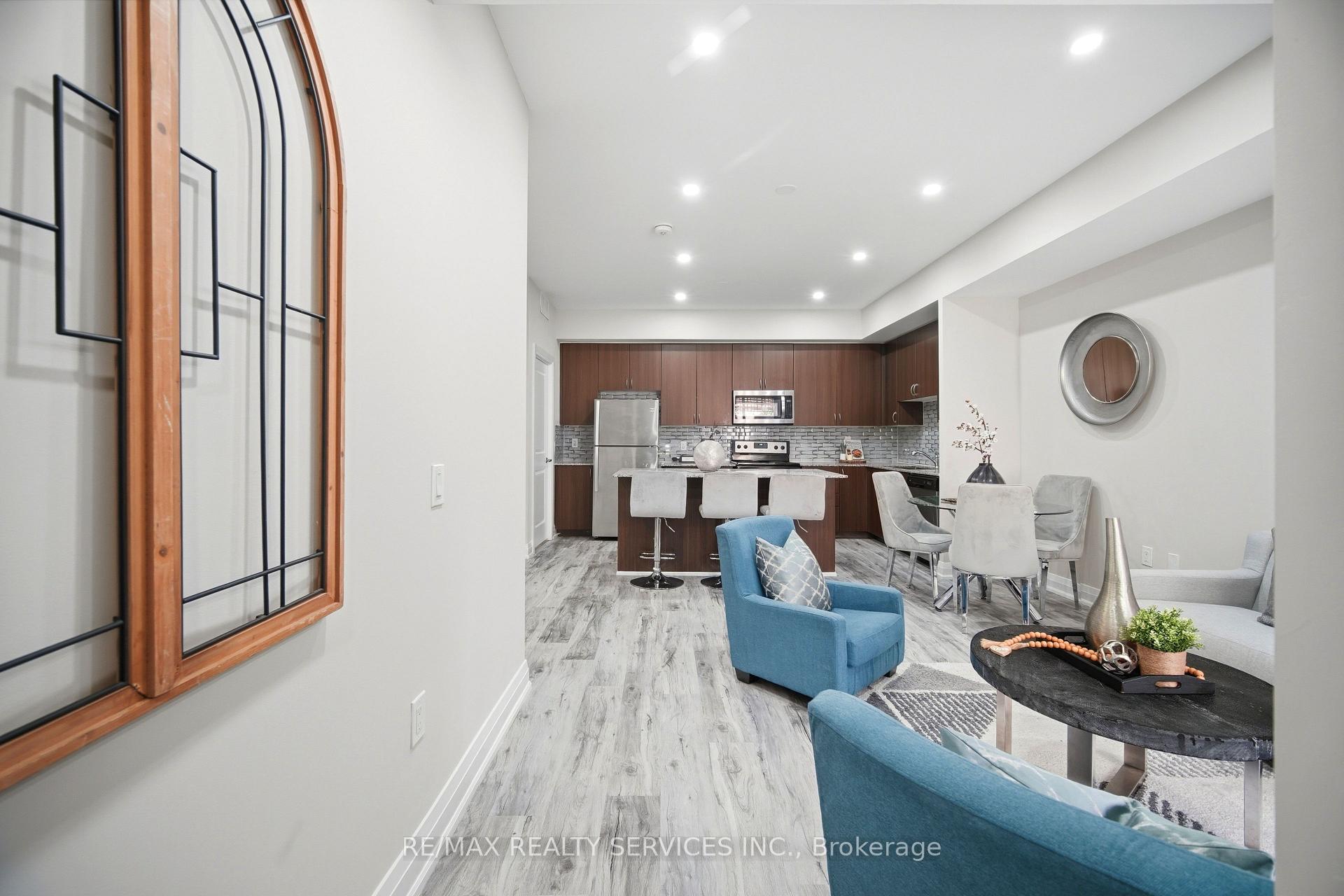 Photo 6 of Unit 302, 26 Coles Avenue, Vaughan, Vaughan Grove — HOMEH