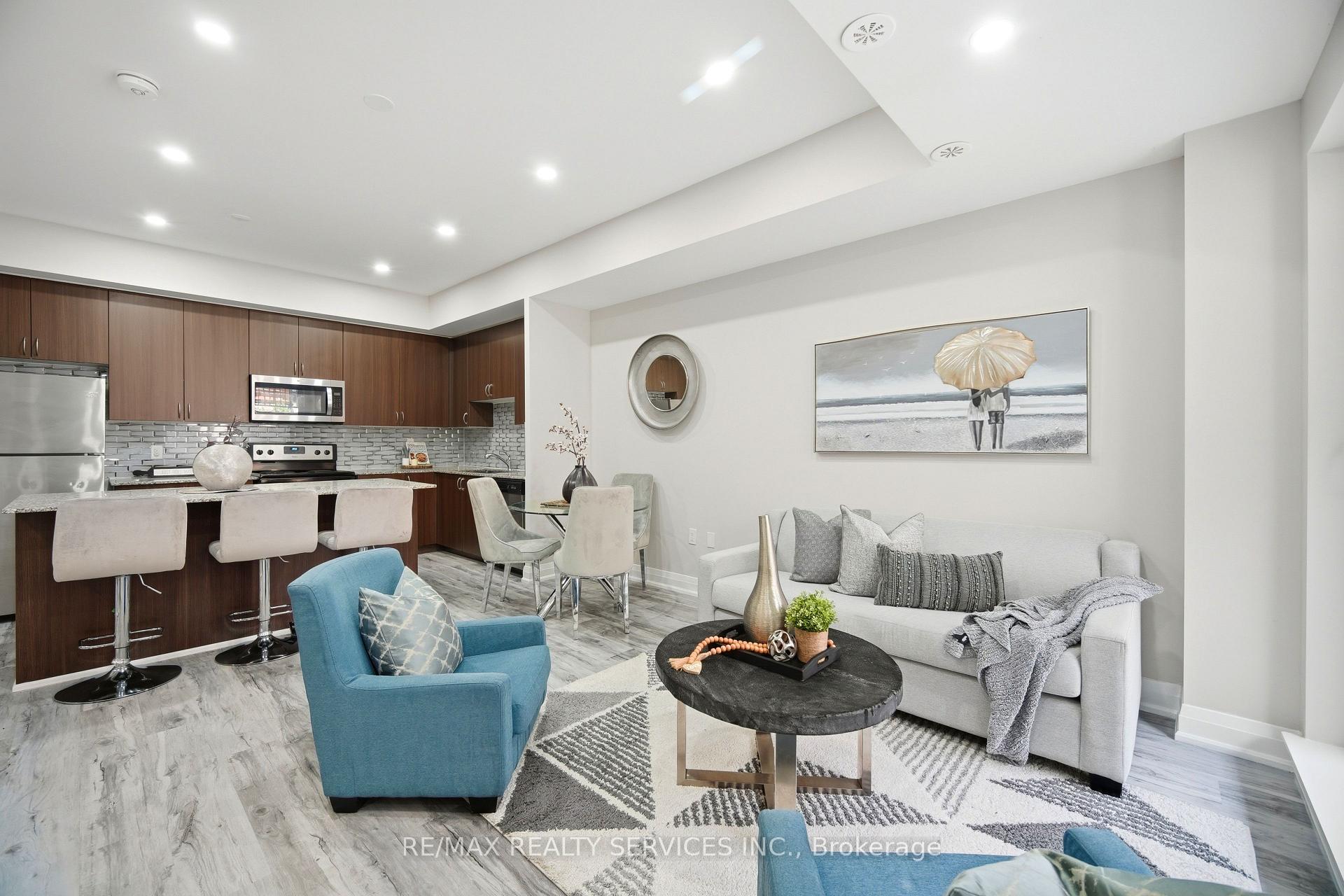 Photo 9 of Unit 302, 26 Coles Avenue, Vaughan, Vaughan Grove — HOMEH